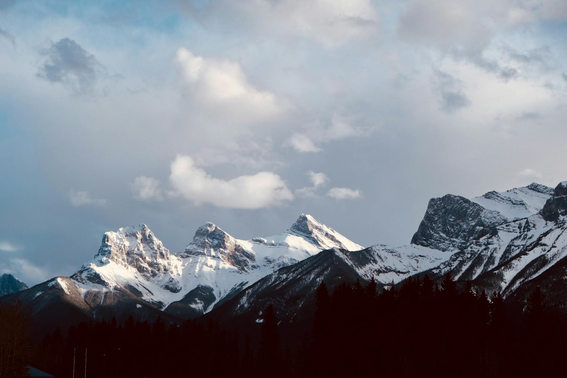 Stunning view of snow-covered mountains in Banff, Alberta, Canada, during winter.
