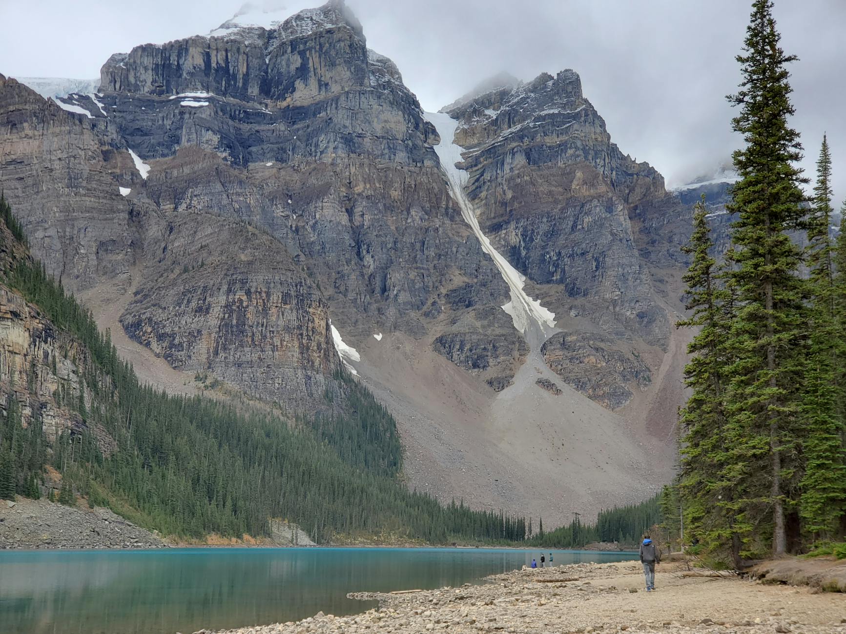 Stunning view of Moraine Lake surrounded by the Rocky Mountains in Banff National Park, Canada.