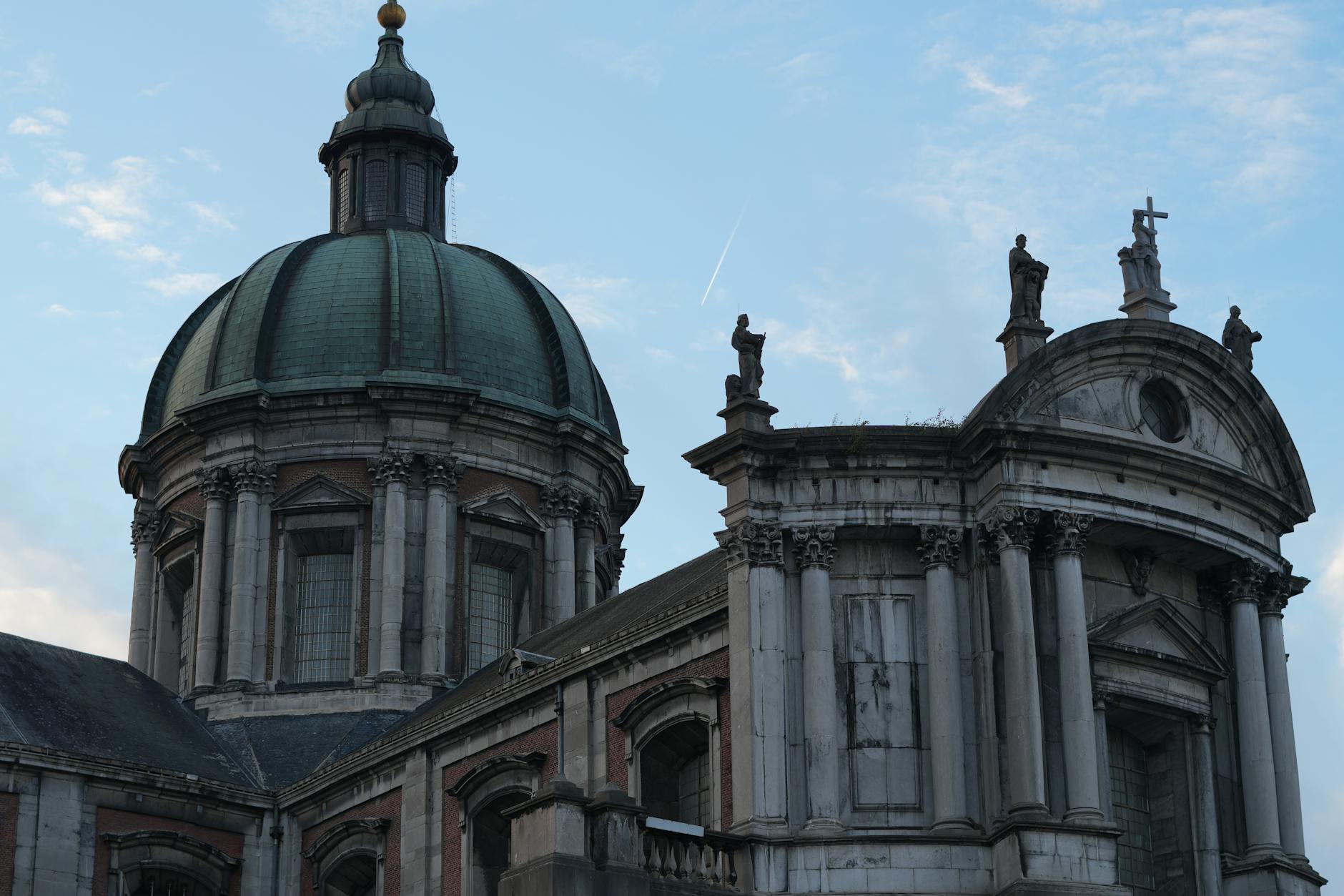 Belfast religious travel image for short-term planning.