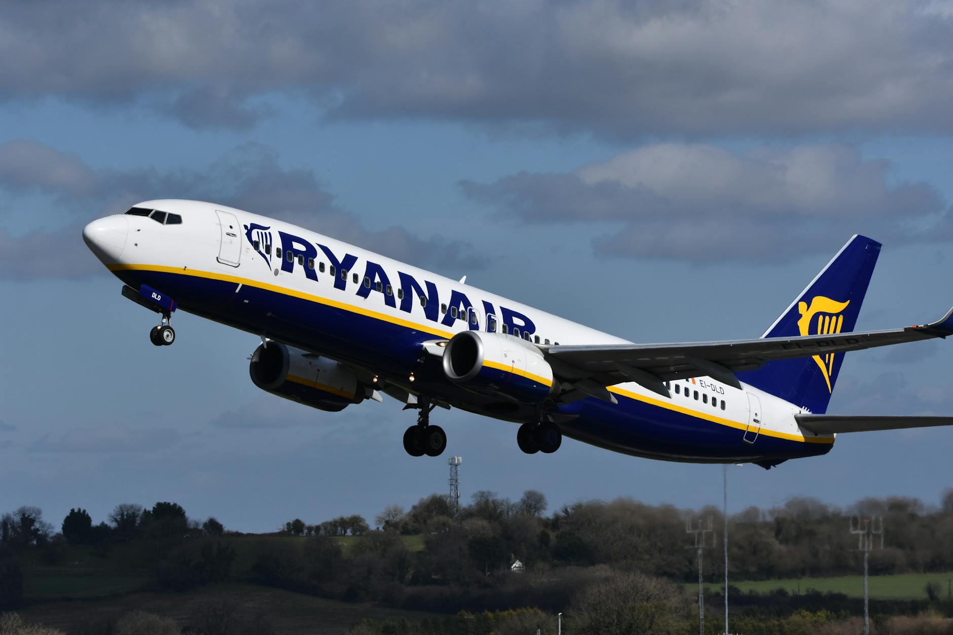 Luggage and short-stay planning context for Belfast transit.