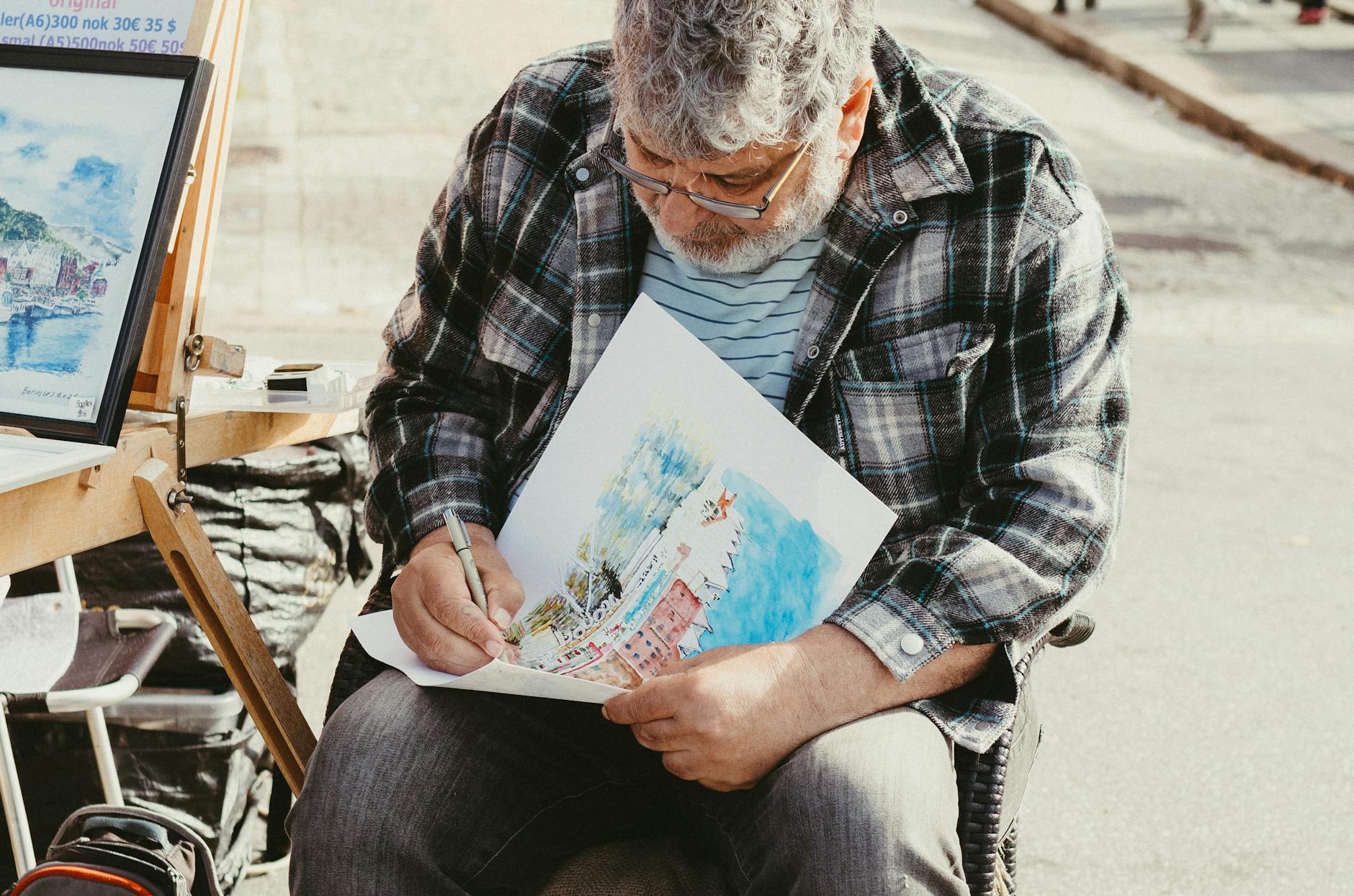 Artist sketching outdoors in Bergen for journalist source-care planning.