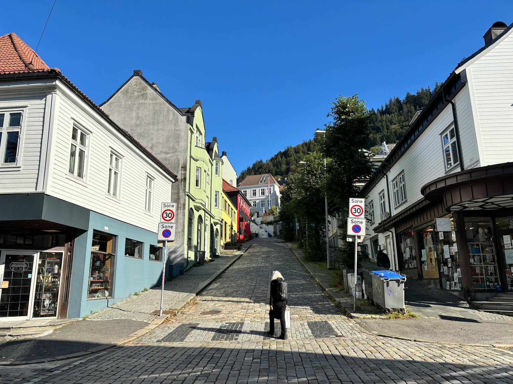 Colorful Bergen street for repeat leisure food and cafe planning.