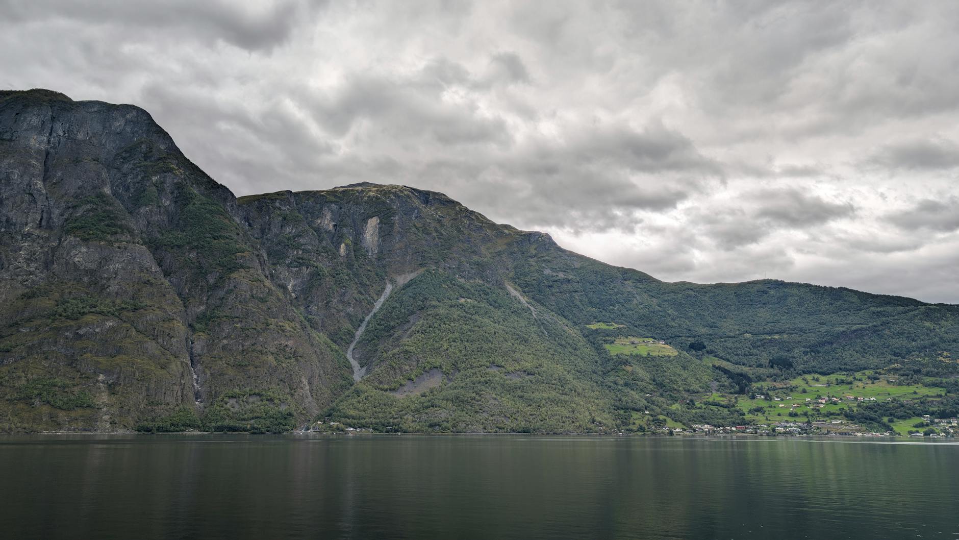 Bergen fjord and mountains for student free-time planning.