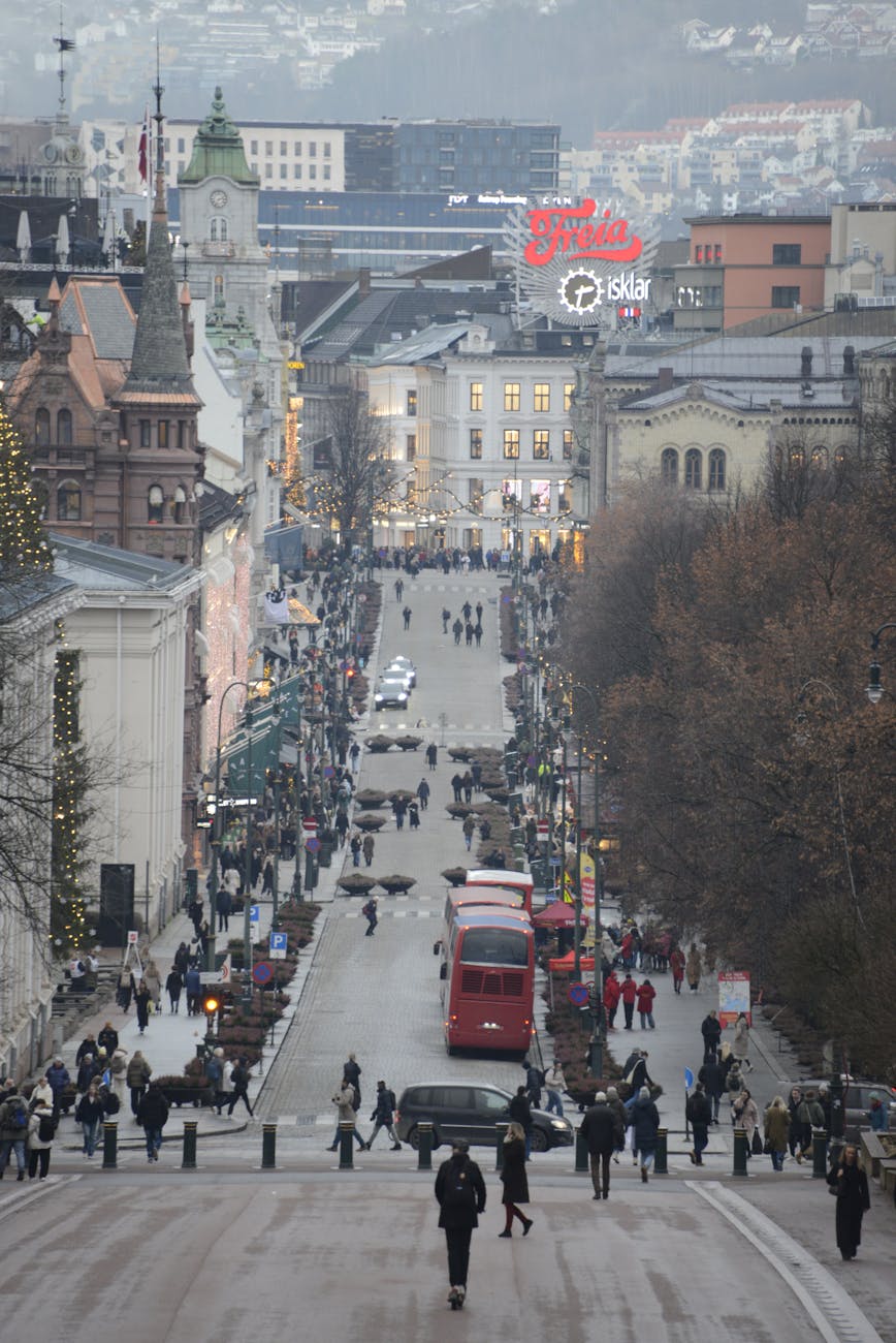 Busy winter street in Bergen for next-leg stopover planning.