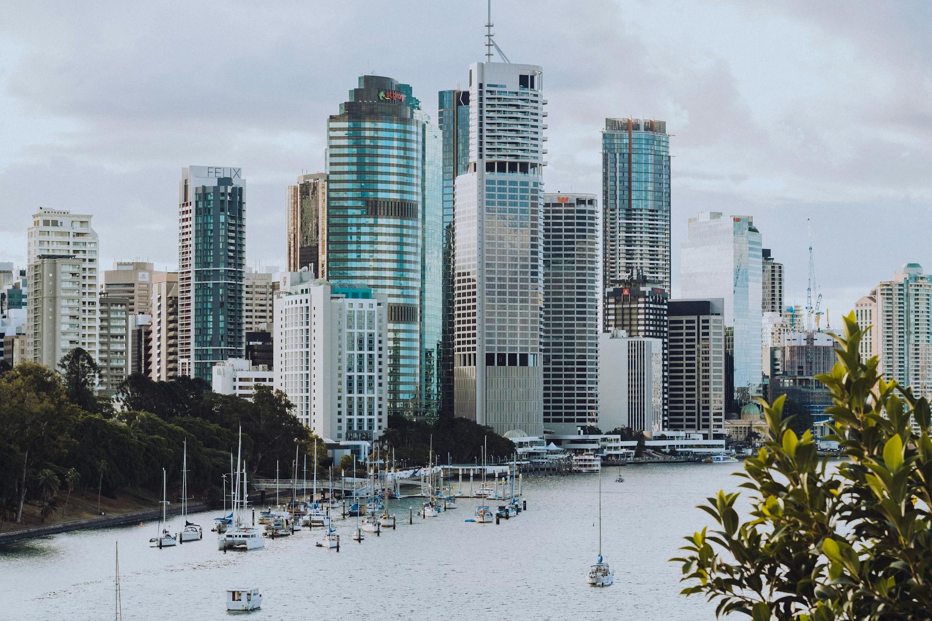Brisbane waterfront skyline for airport transfer and CBD access planning.
