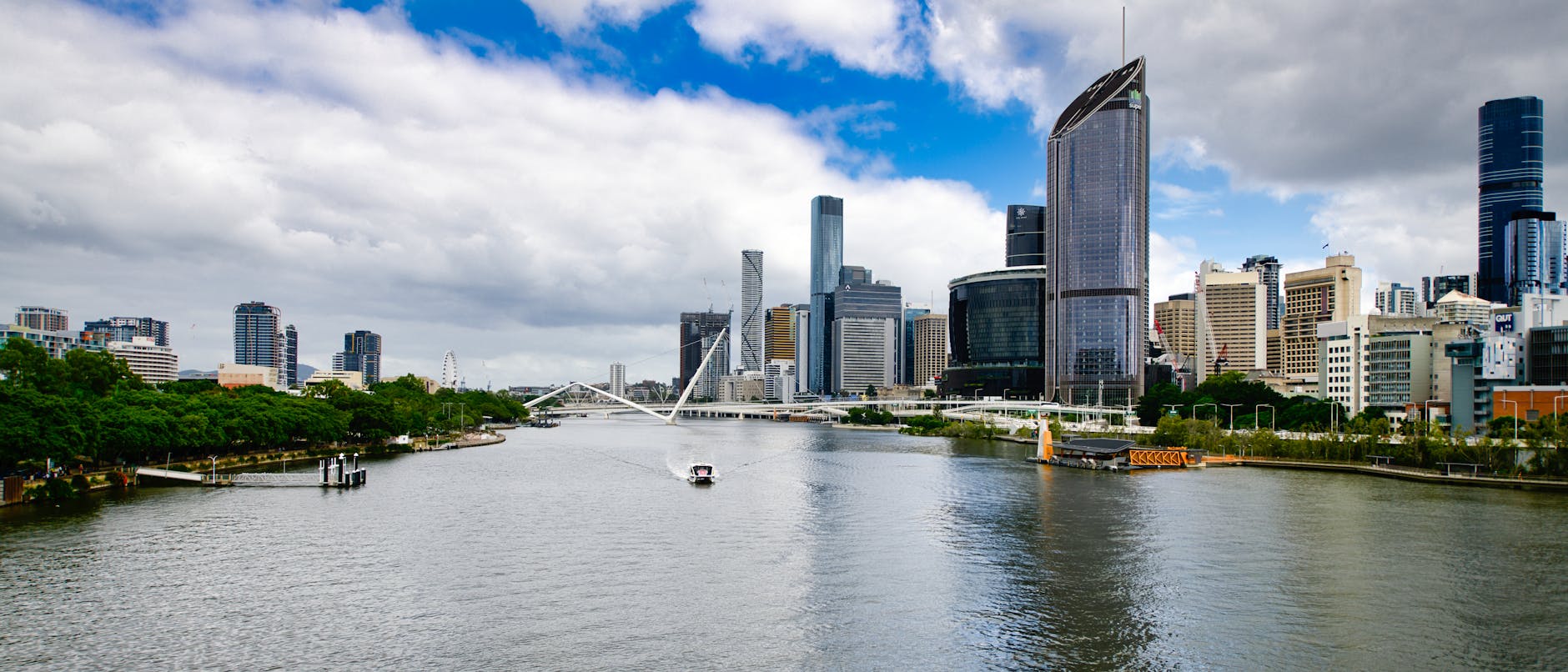 Brisbane River and skyline for first-time sightseeing anchors.