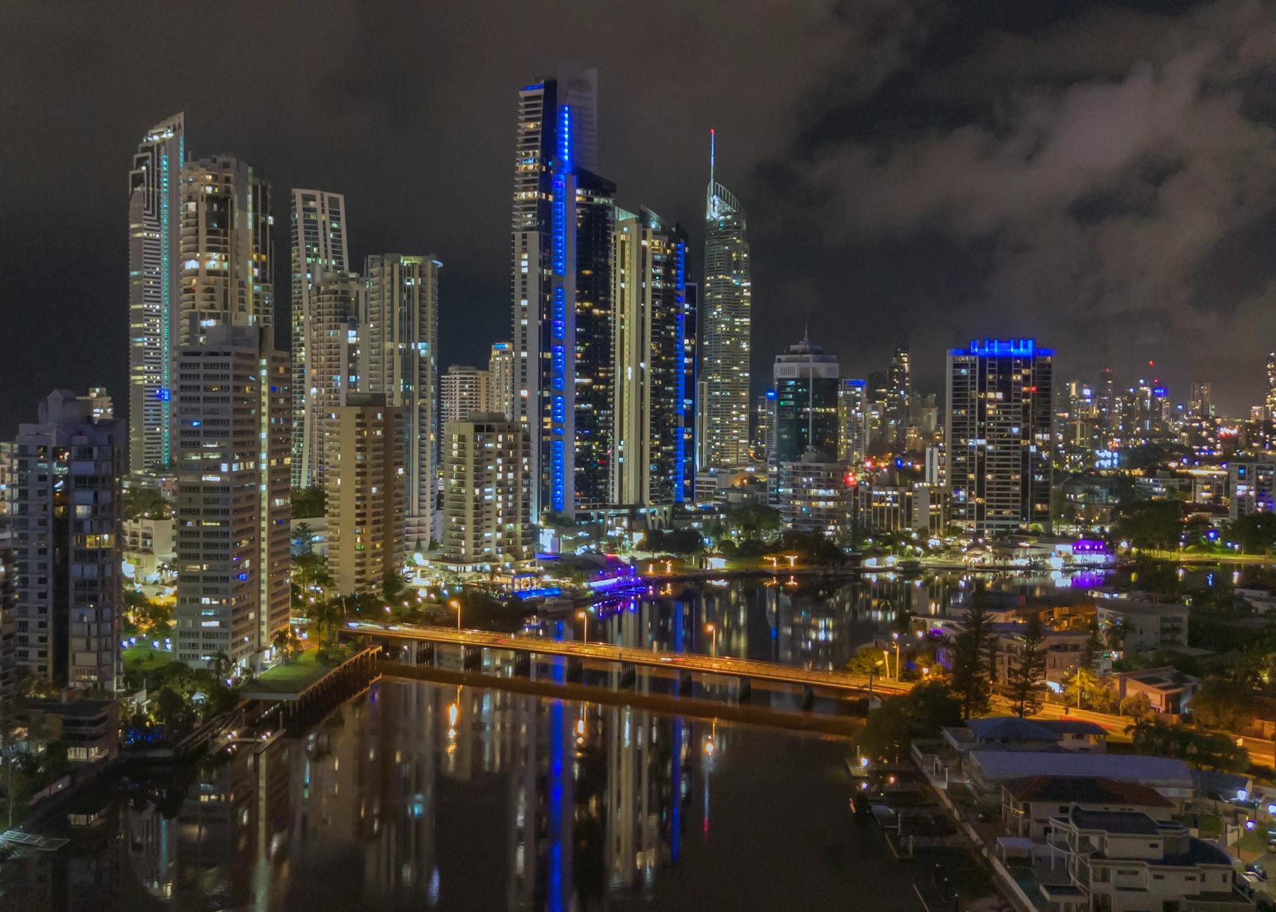 Queensland skyline at night for Brisbane nightlife planning.