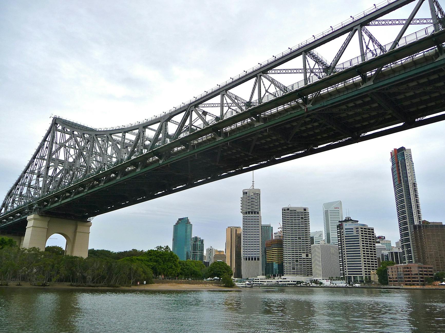 Story Bridge and Brisbane River for solo route orientation.