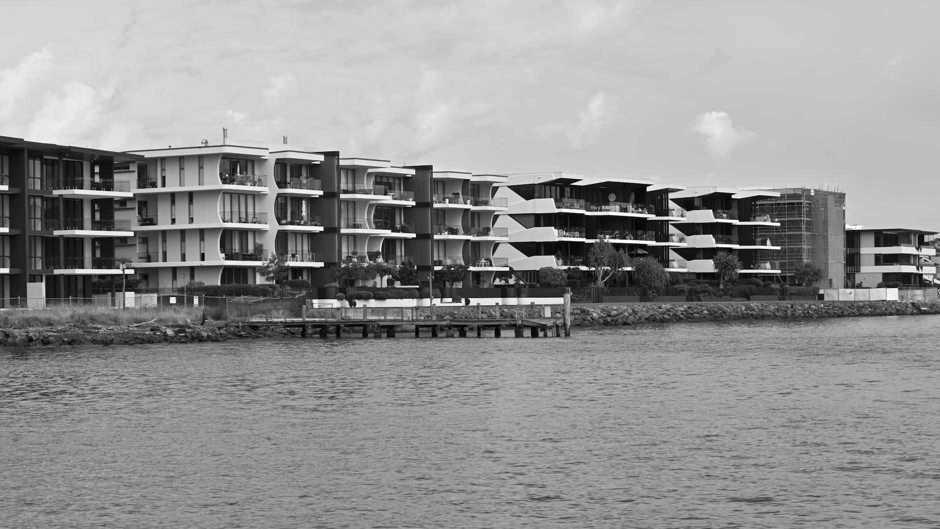 Brisbane waterfront apartments for lodging access and recovery planning.
