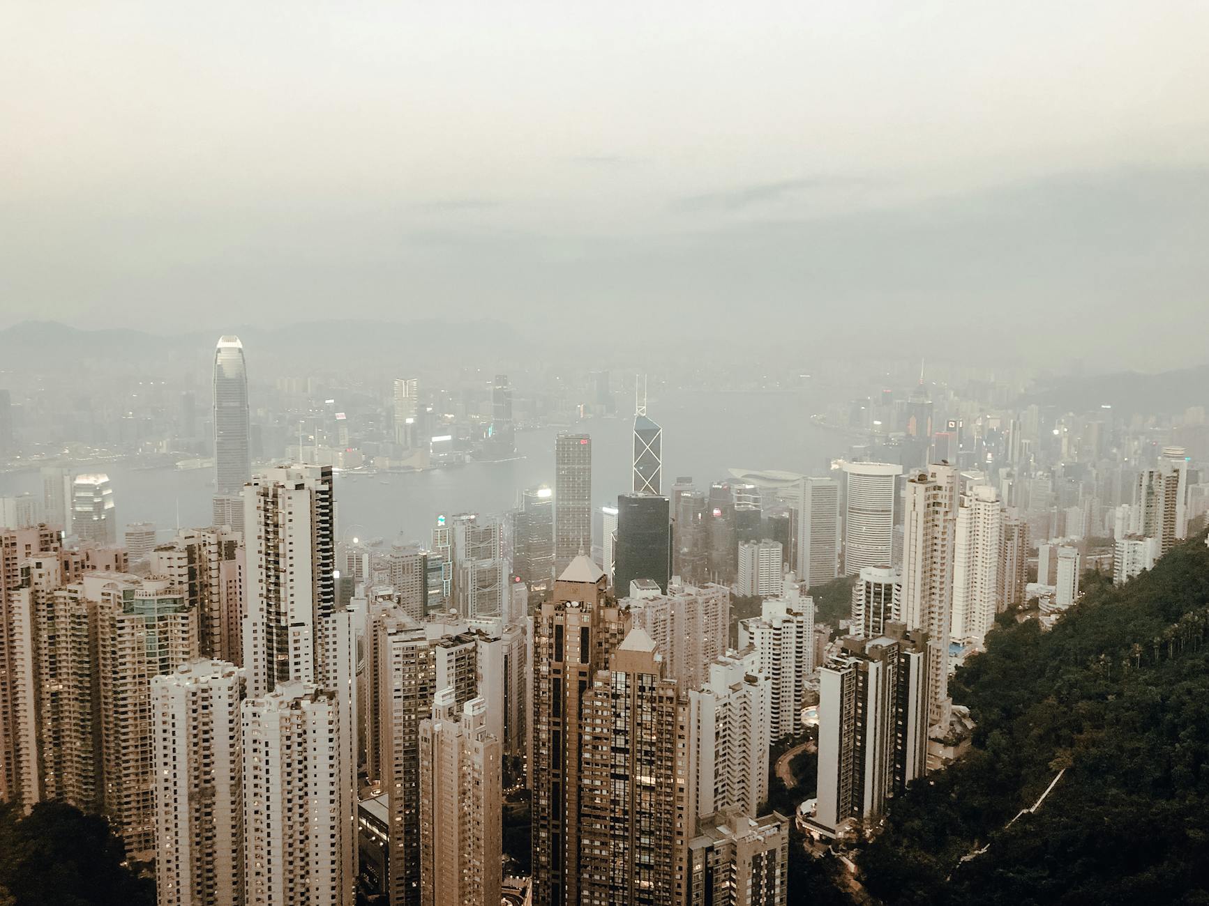 Central Hong Kong outdoor traveler and skyline-route planning context.
