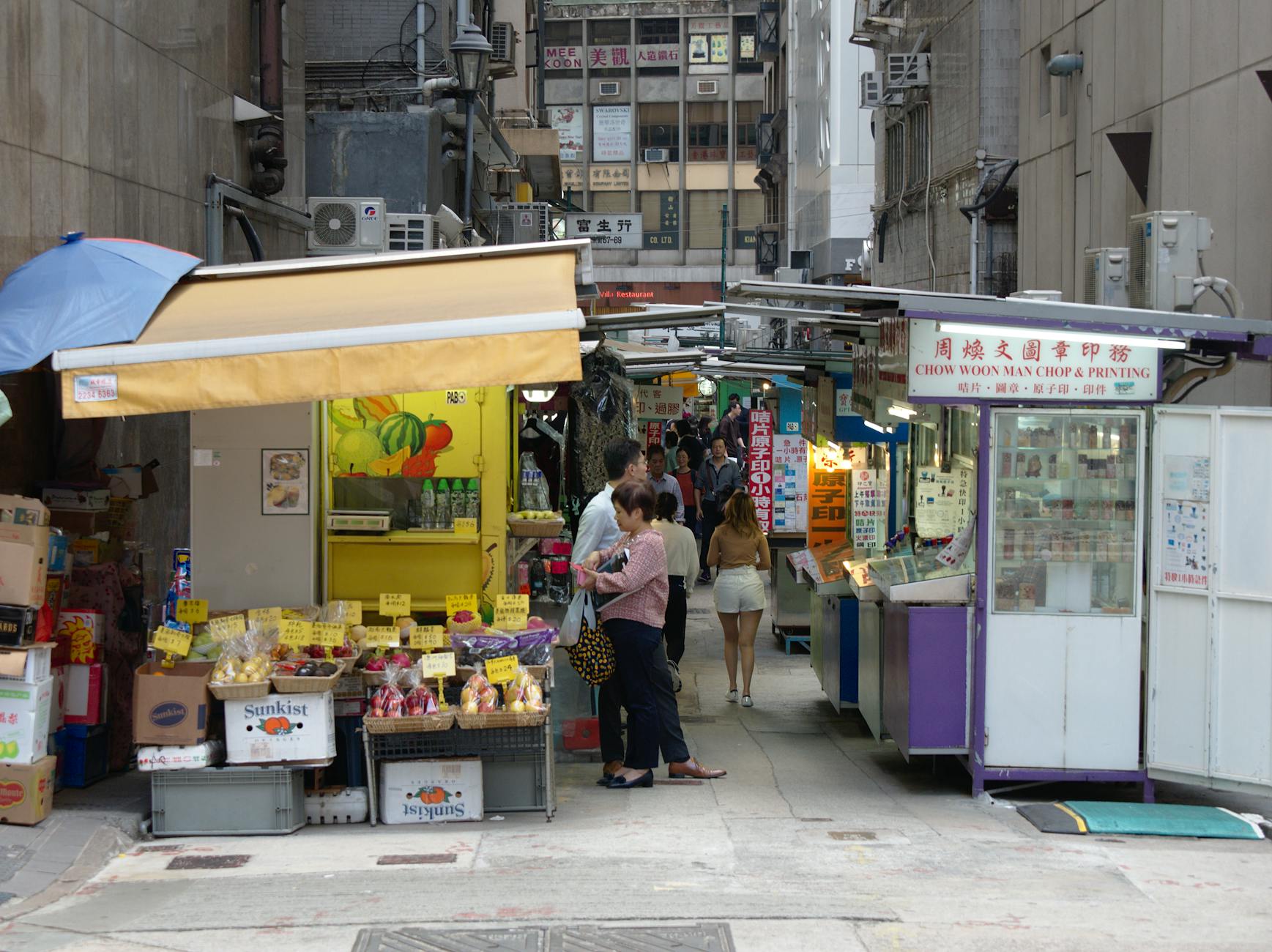 Central Hong Kong walking limits and budget traveler planning context.