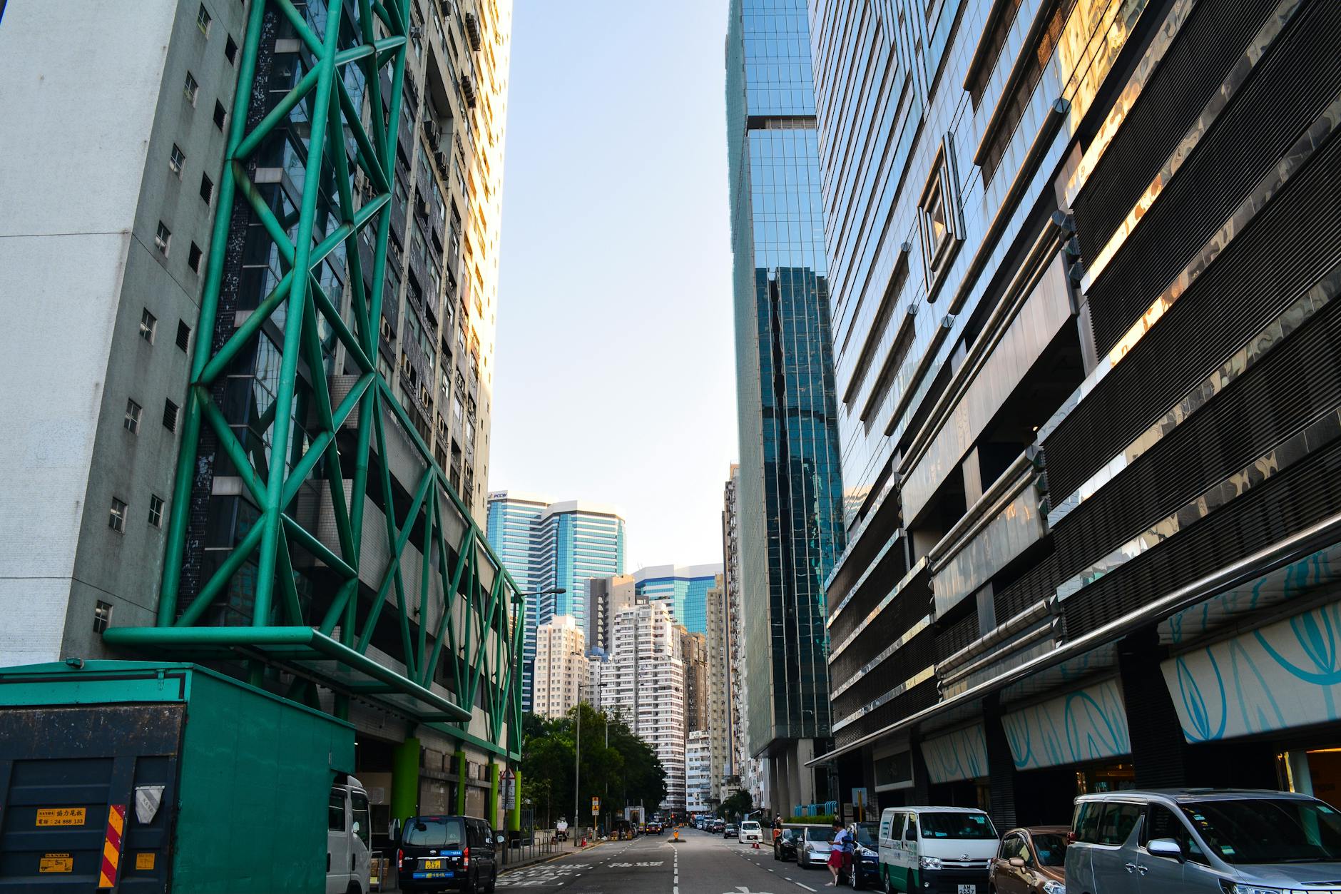 Central Hong Kong budget lodging and movement tradeoff planning context.
