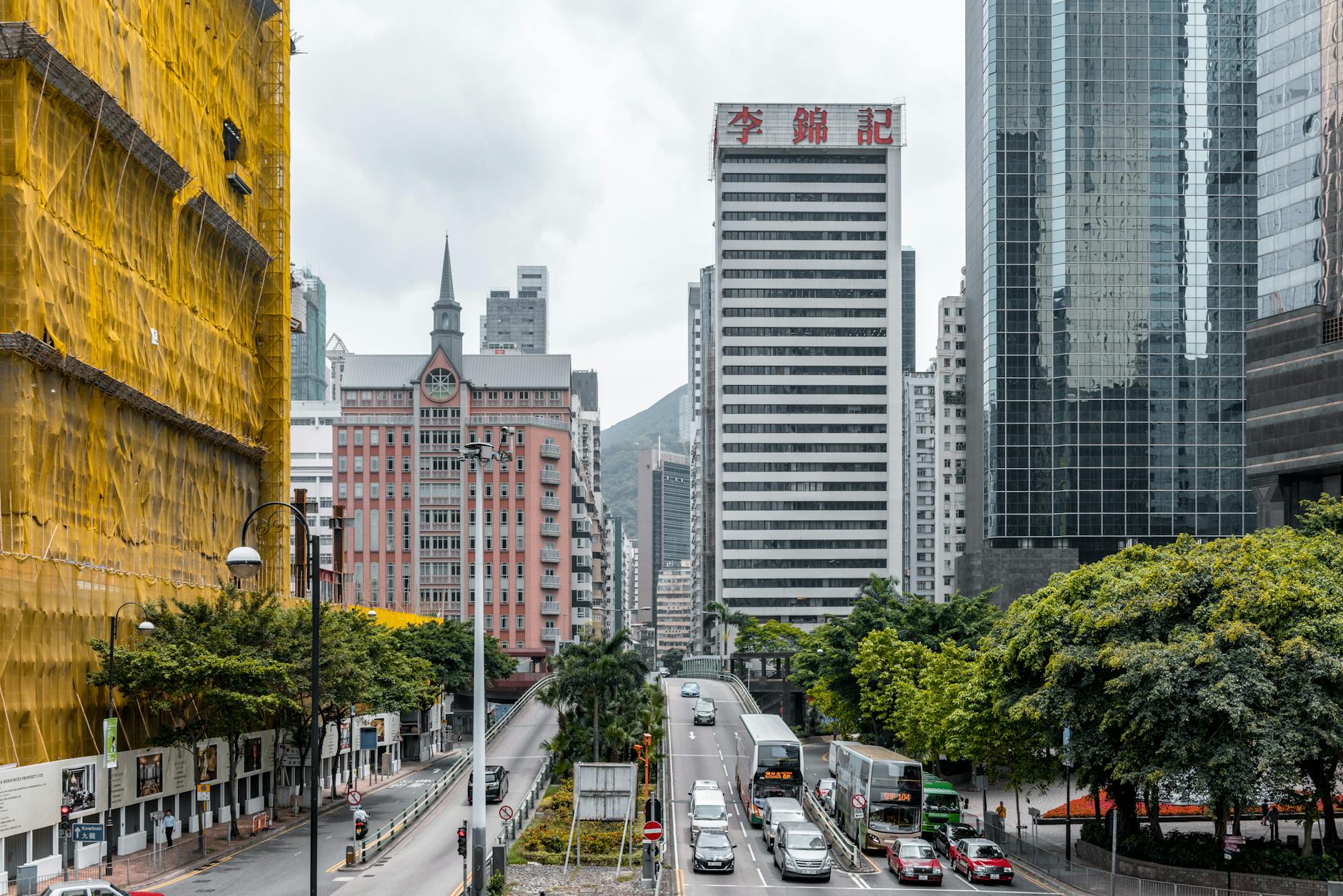 Central Hong Kong low-cost sightseeing and free-view planning context.