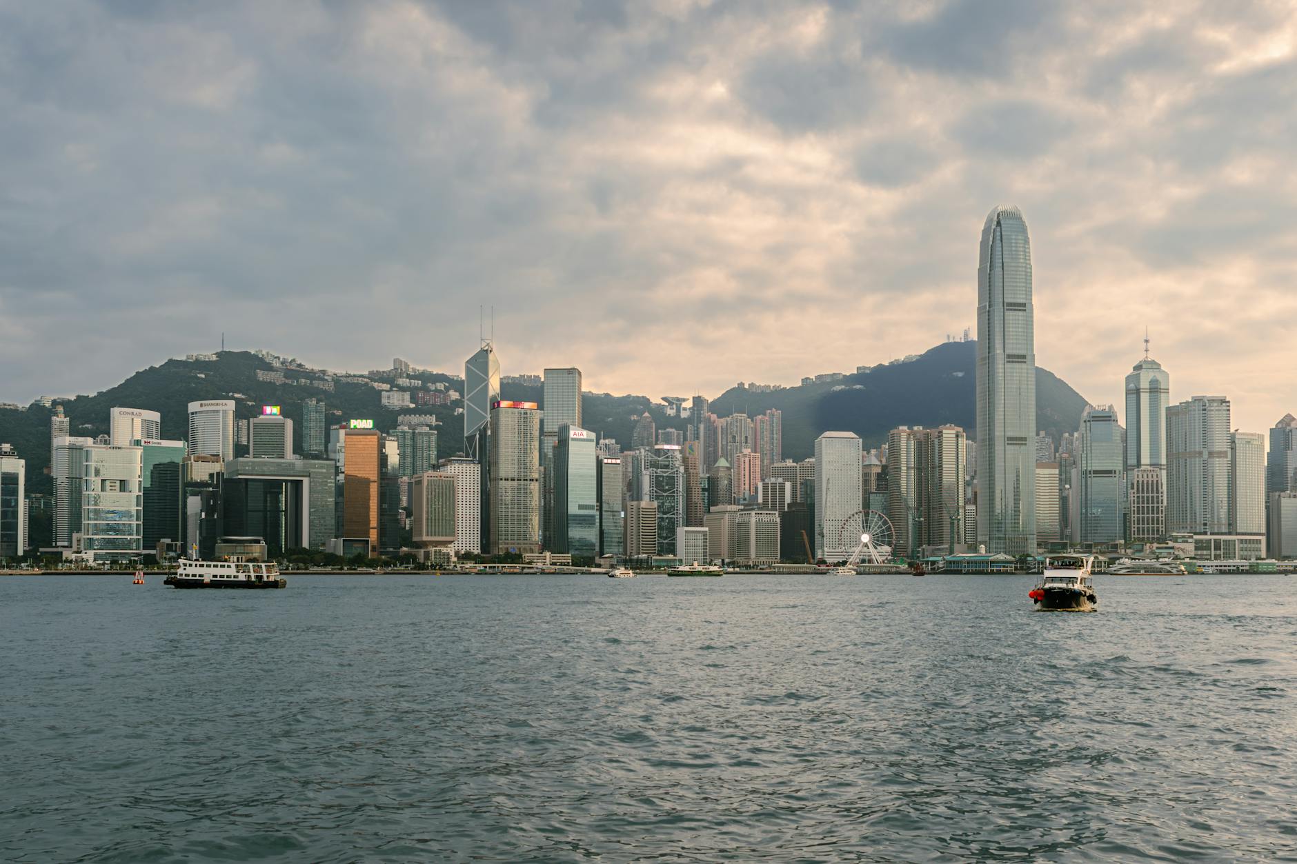 Central Hong Kong business lunch and hosting planning context.