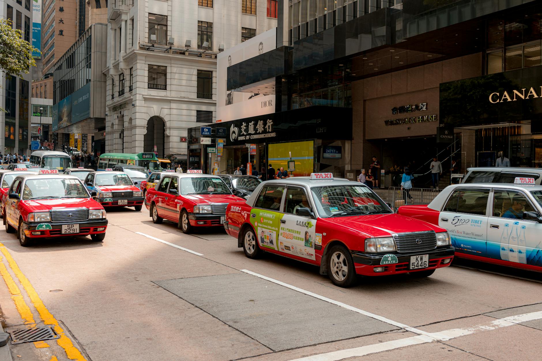 Central Hong Kong taxi and consultant client-meal route planning context.