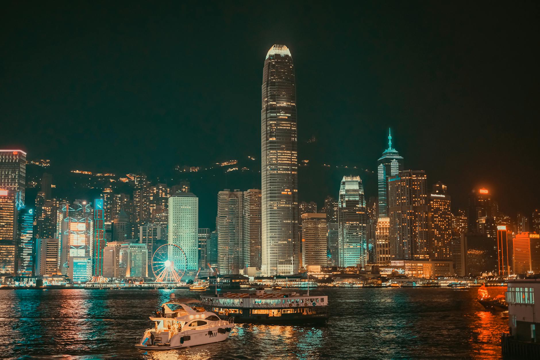 Central Hong Kong content creator and skyline-shot planning context.