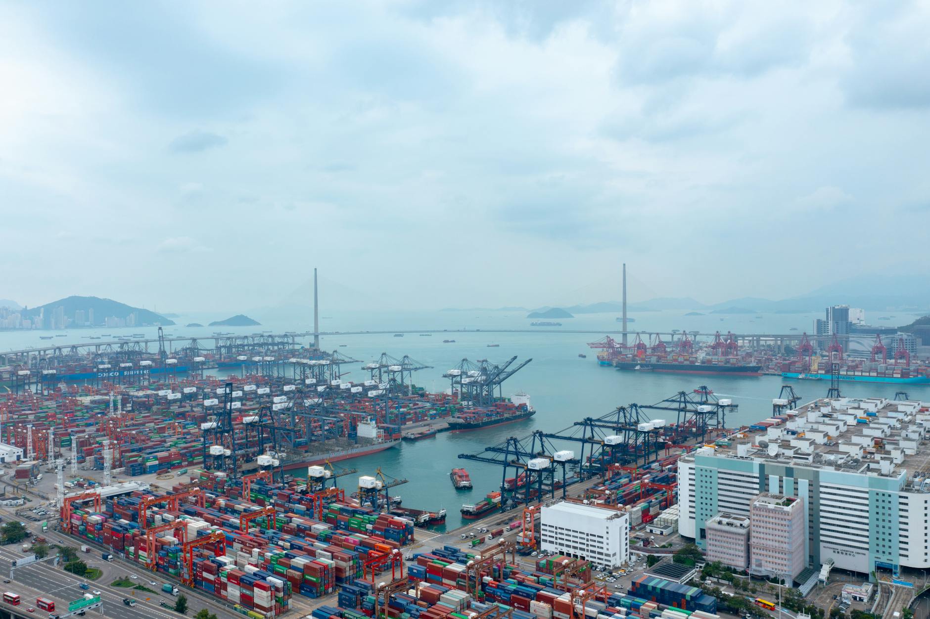 Central Hong Kong waterfront and compact port-call route planning context.
