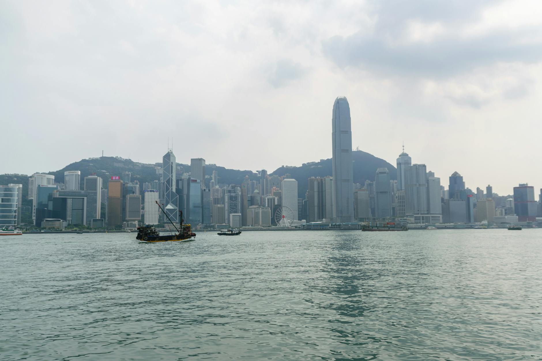 Central Hong Kong hotel and family movement planning context.