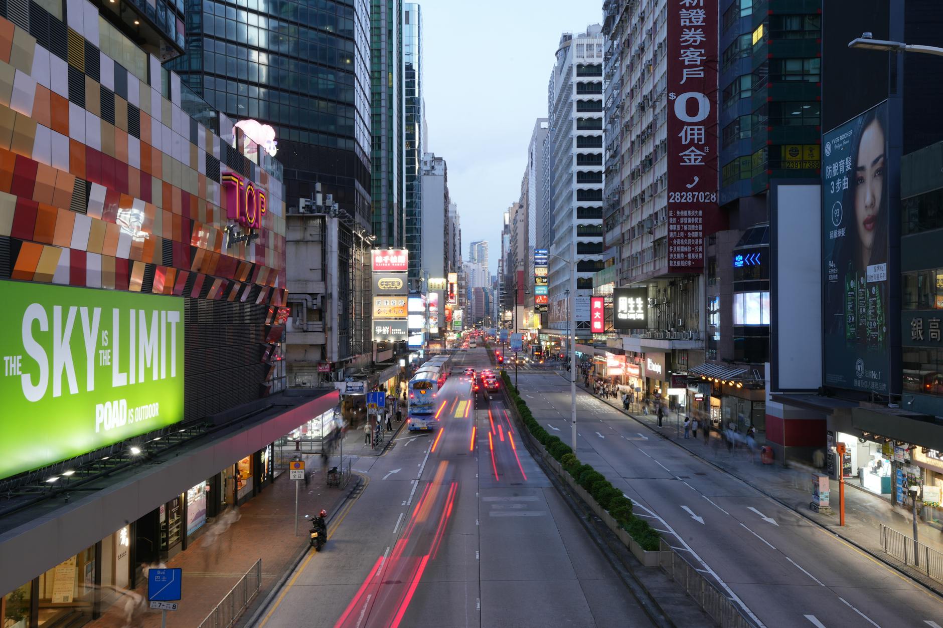 Central Hong Kong street and hotel-location planning for first-time visitors.