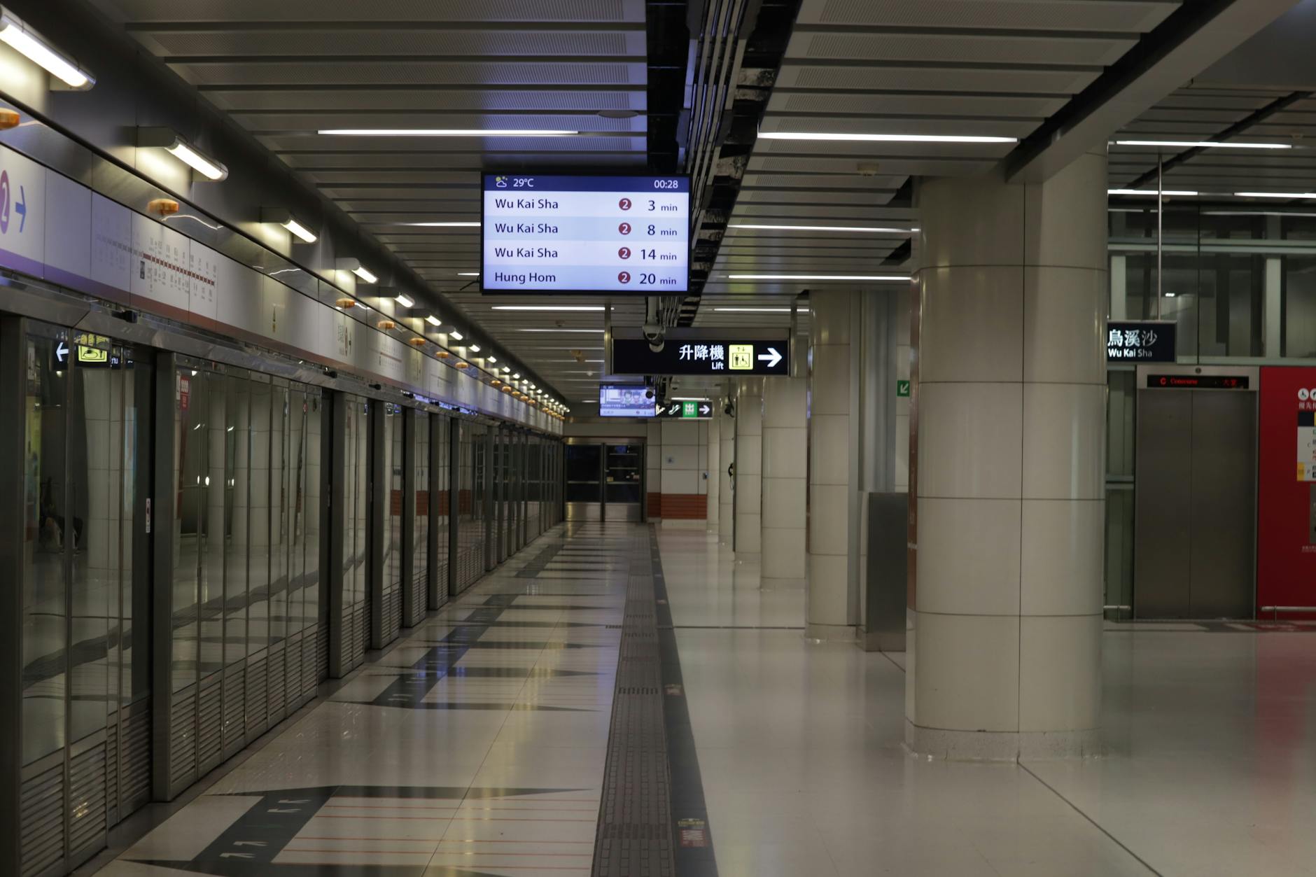 Hong Kong transit and journalist deadline-movement planning context.