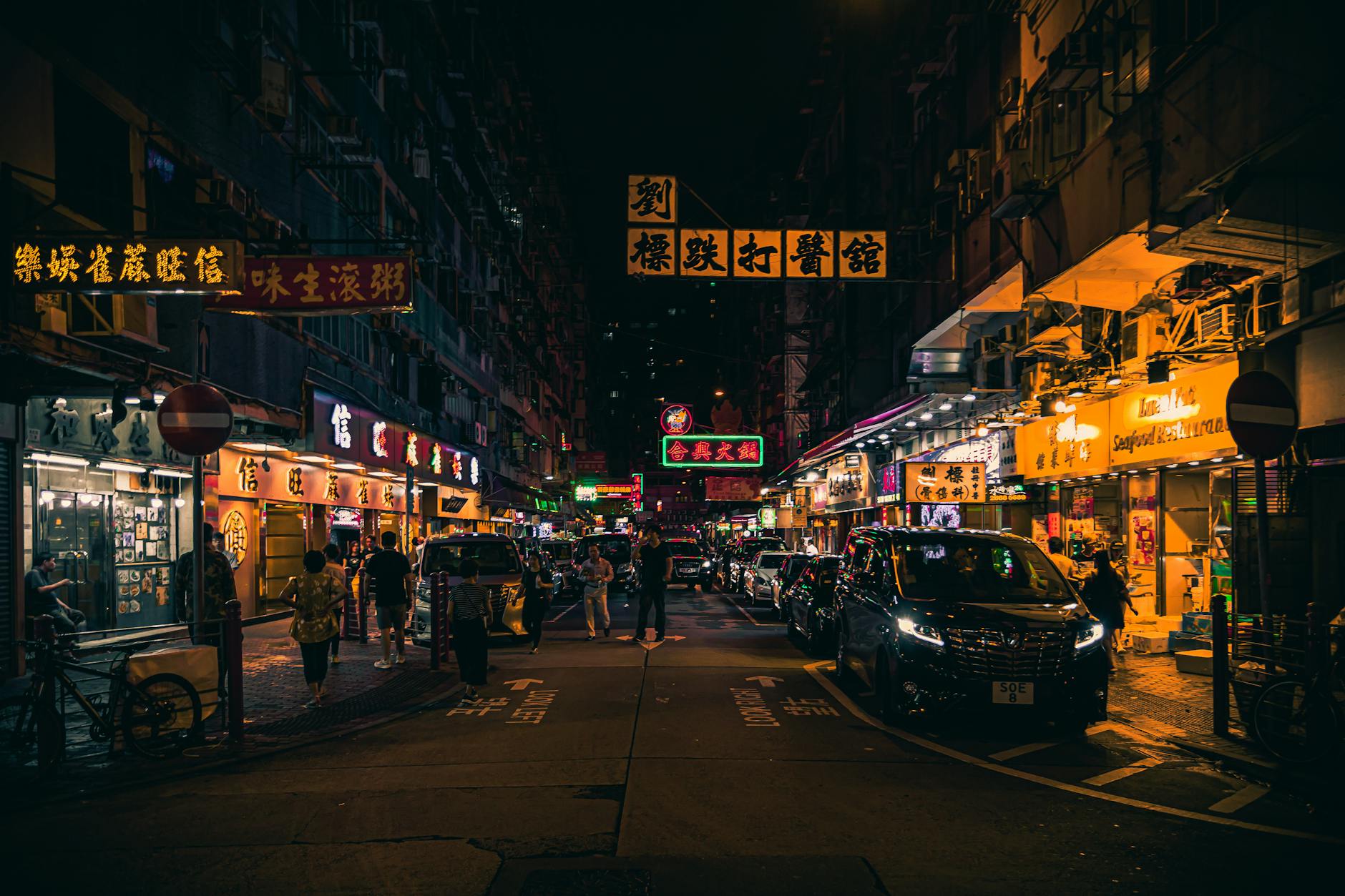 Central Hong Kong bar street and nightlife-focused traveler planning context.