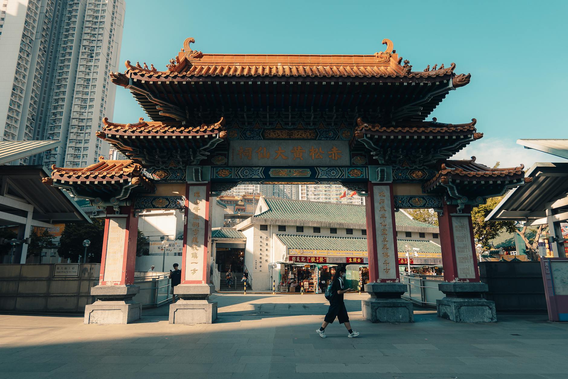 Central Hong Kong religious traveler and sacred-site planning context.