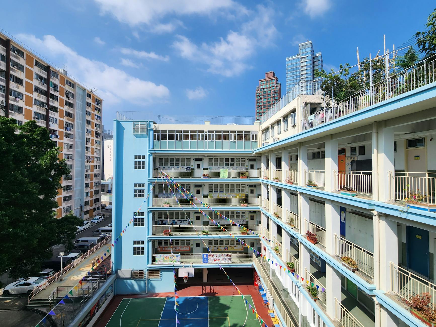 Central Hong Kong crowd timing and repeat leisure planning context.