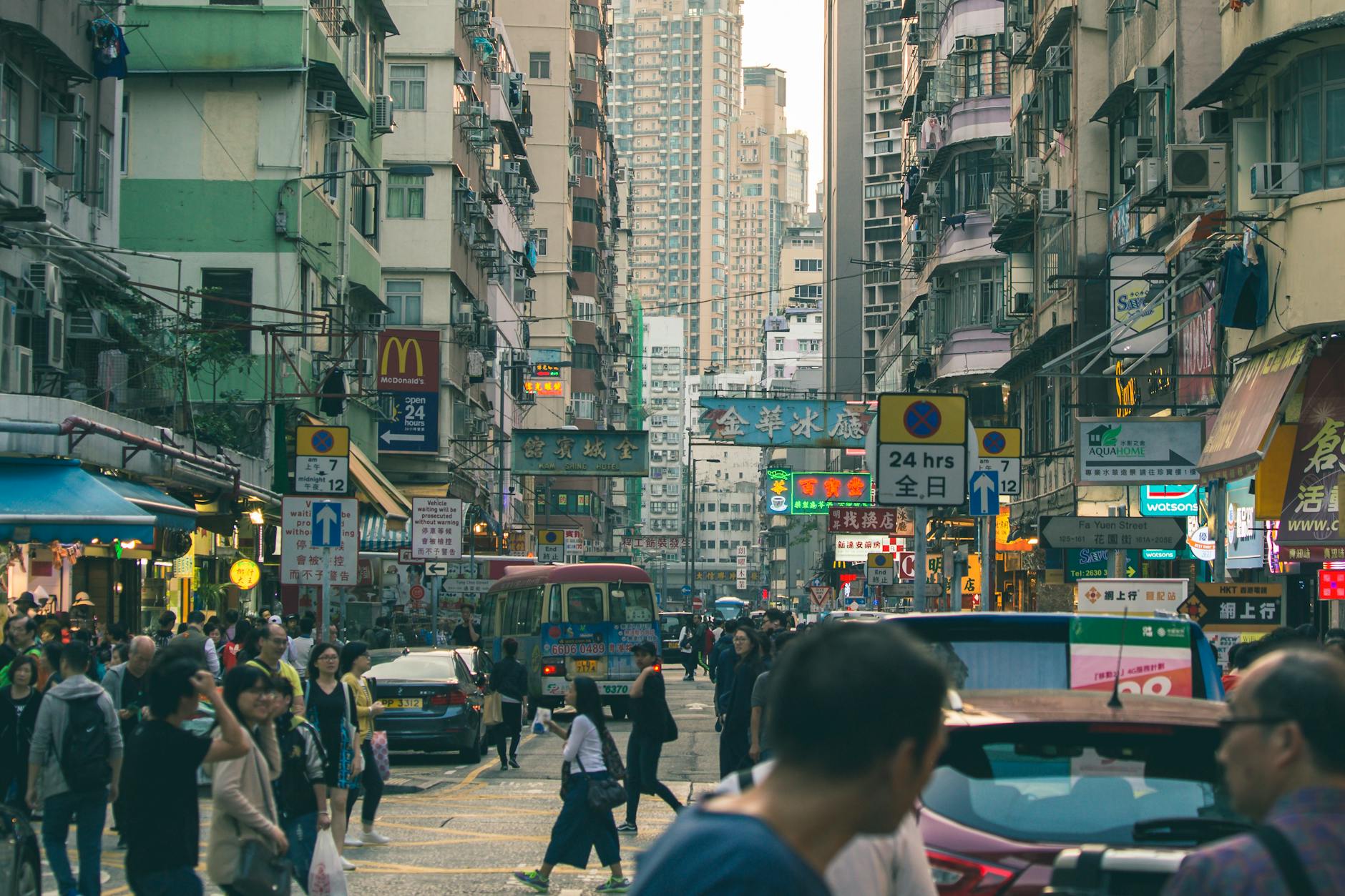 Central Hong Kong repeat leisure evening and return-route planning context.
