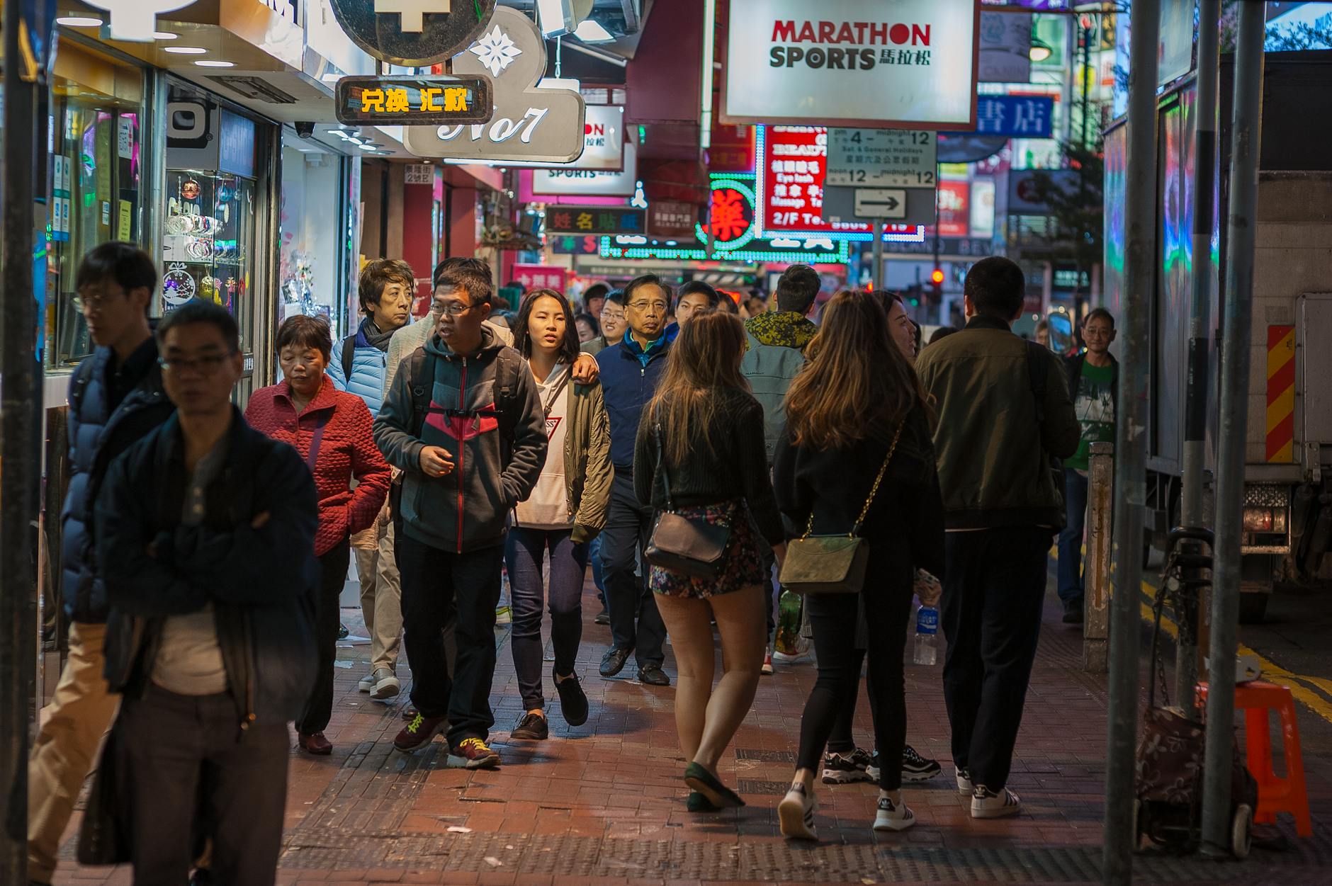 Central Hong Kong night street and student short-program planning context.