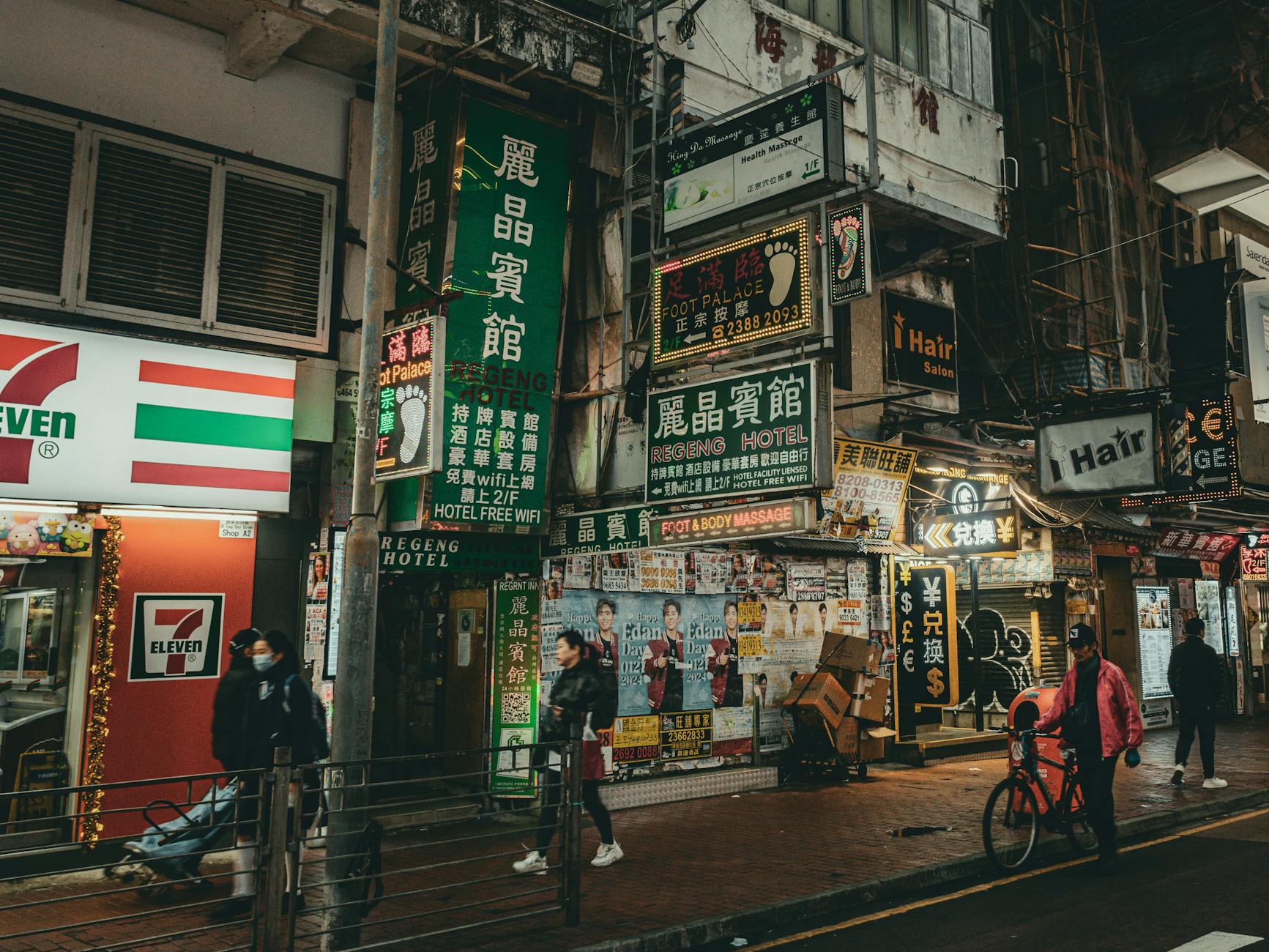 Central Hong Kong hotel and trade-show recovery planning context.