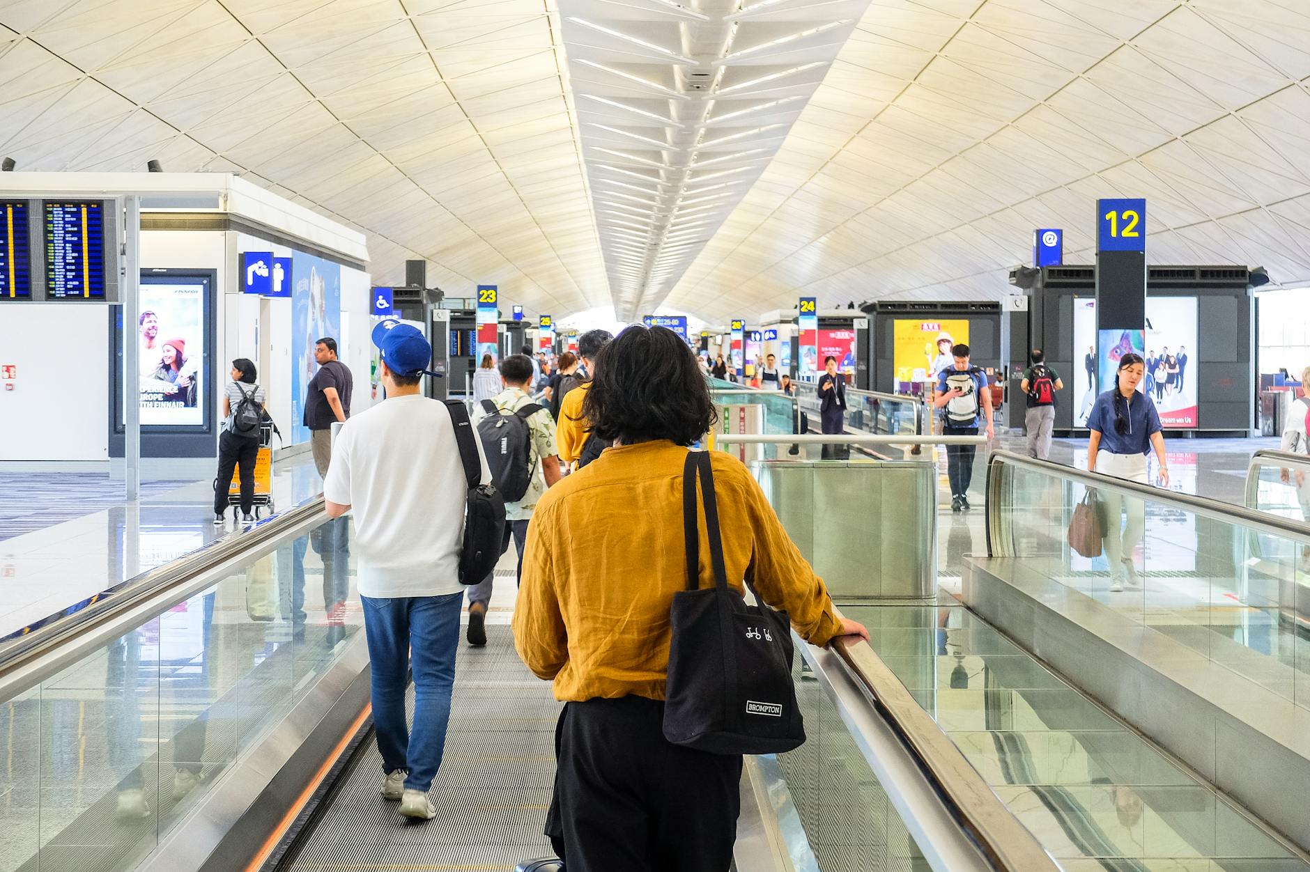 Hong Kong Airport Express and Central stopover planning context.