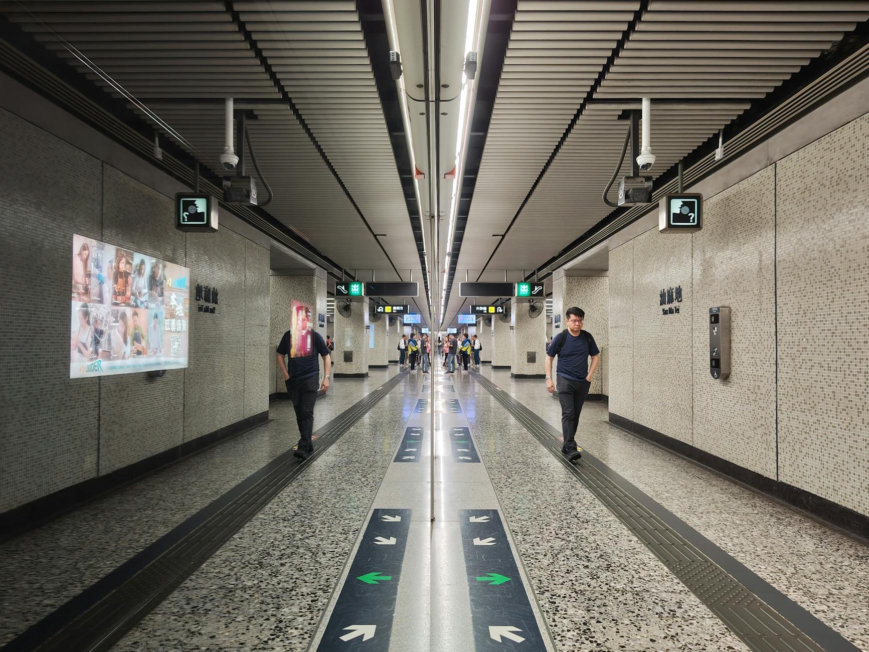 Central Hong Kong MTR and access-route planning for mobility limitations.