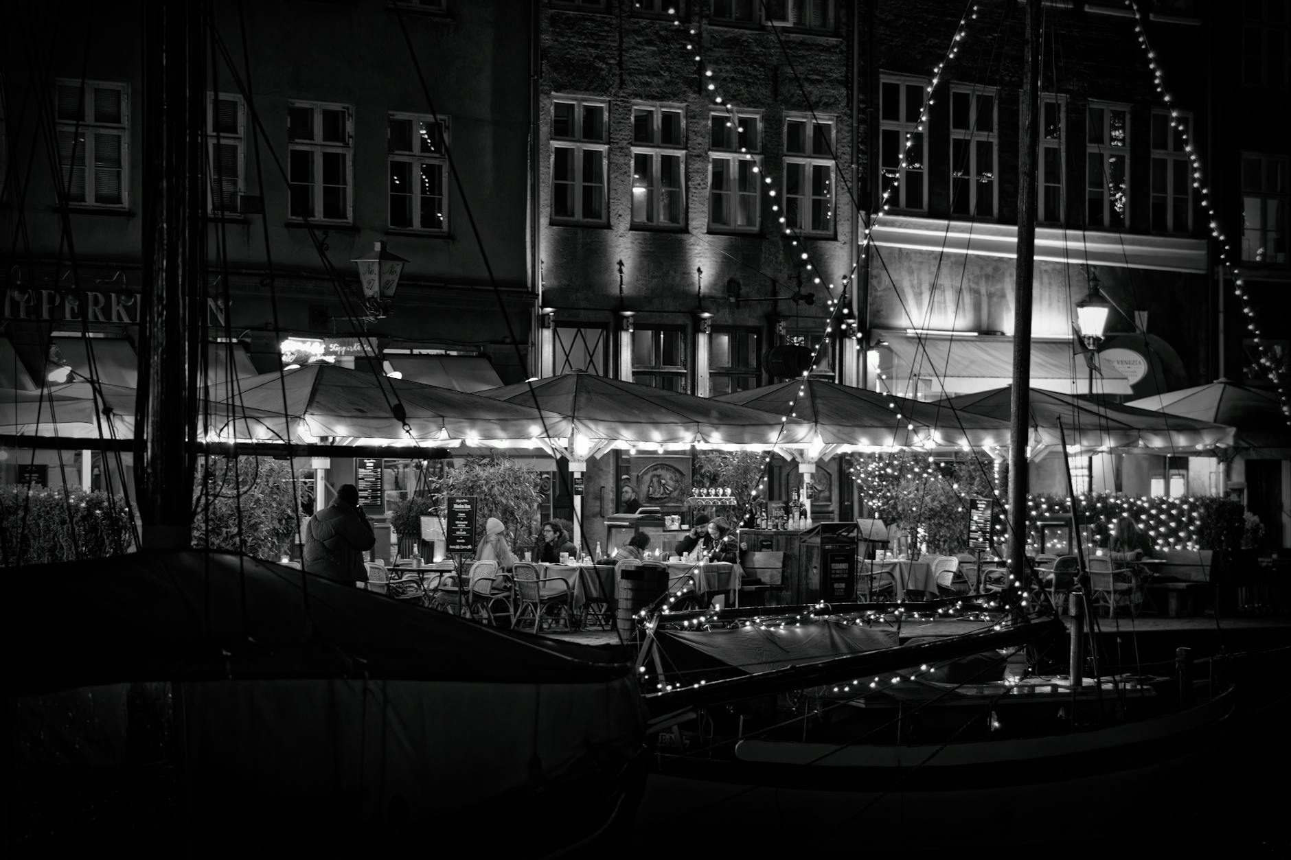 Illuminated Nyhavn restaurants for Copenhagen luxury dining planning.