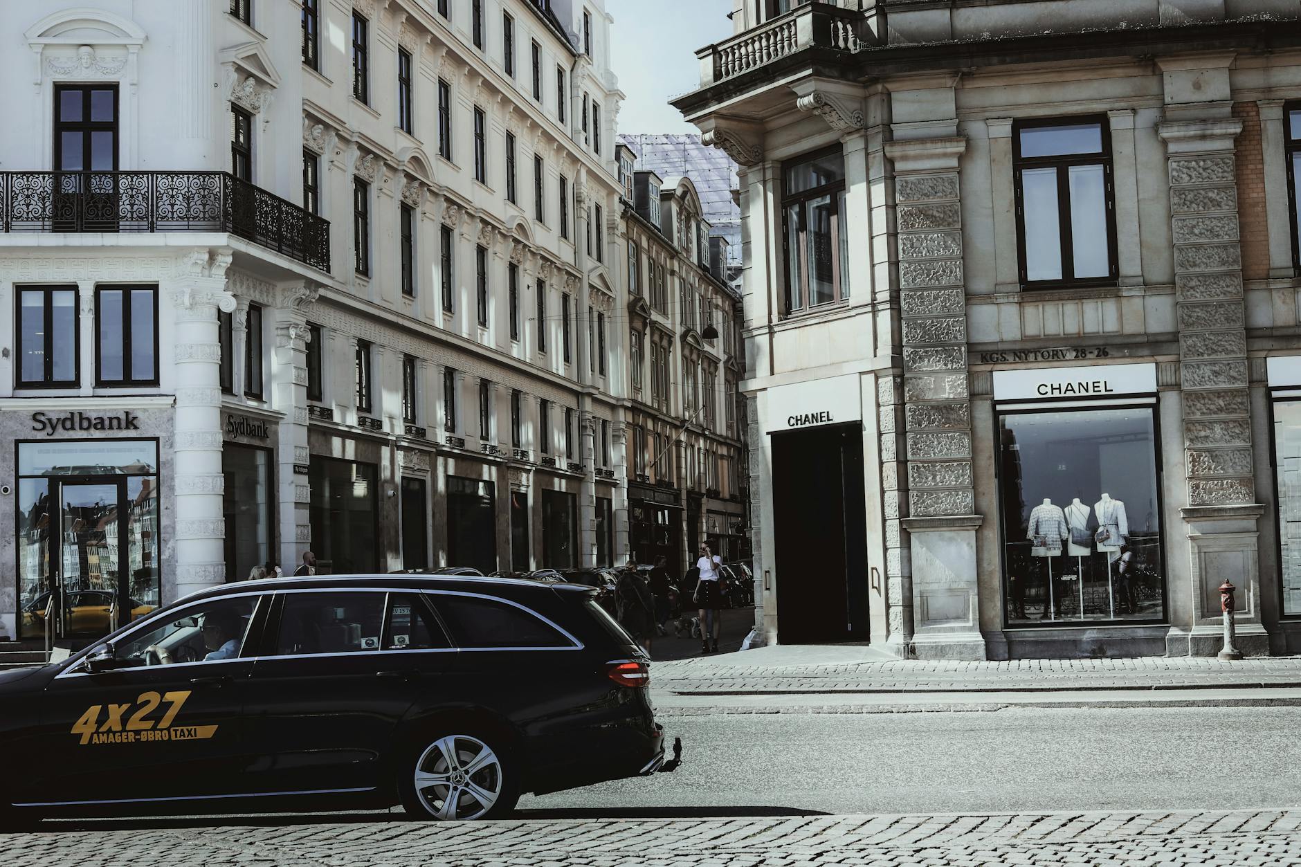 Busy Copenhagen street corner for trade-show materials movement planning.