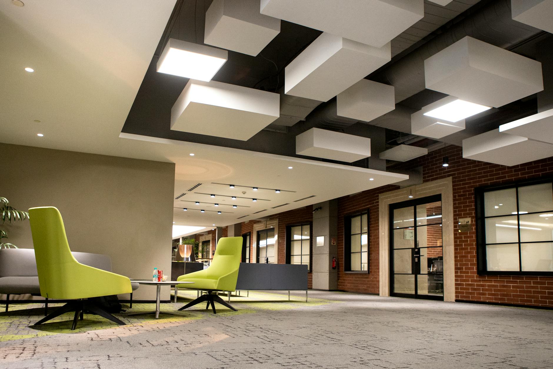 Contemporary New Delhi office space for conference lodging and work planning.