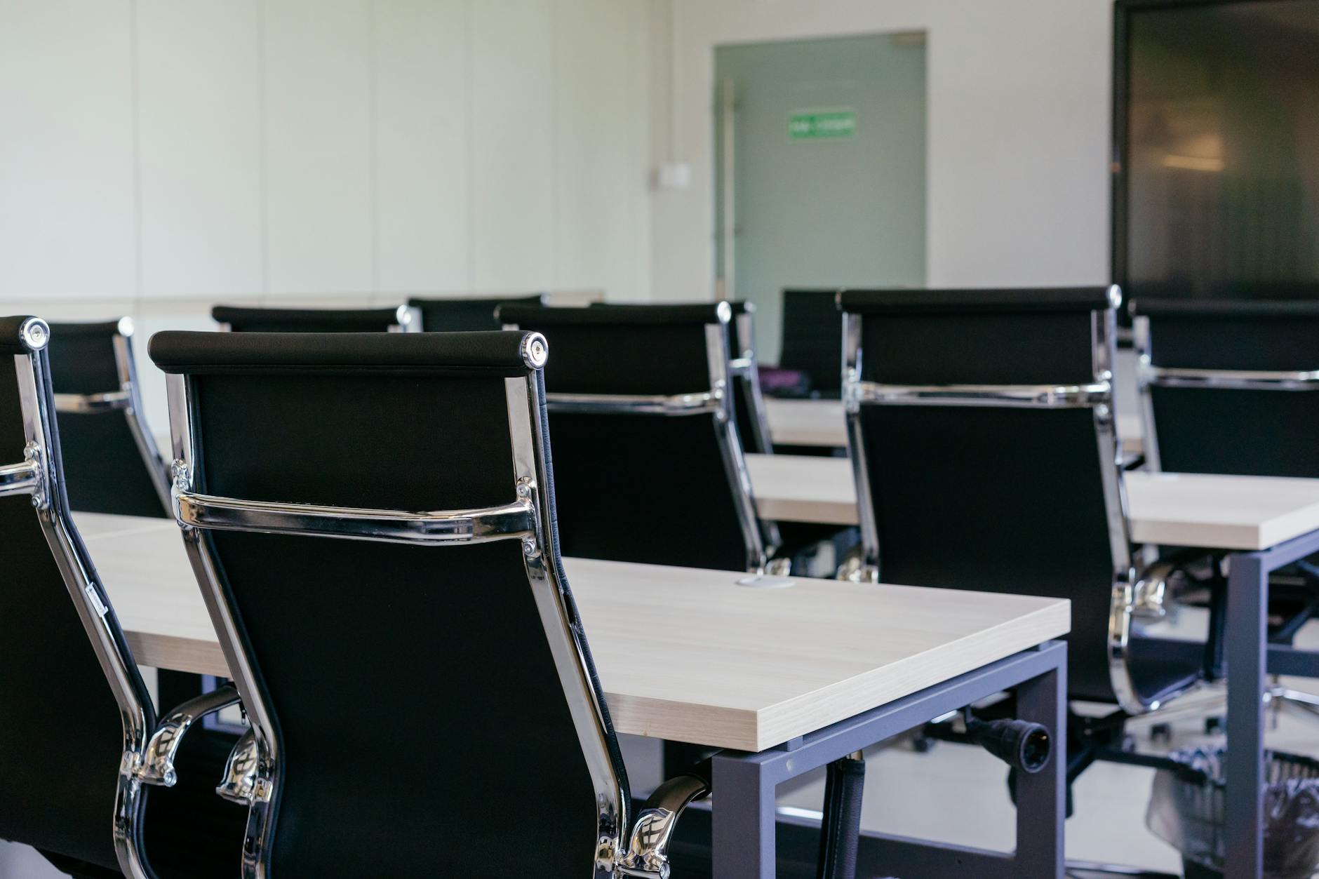 Modern conference room for Delhi work blocks and recovery planning.