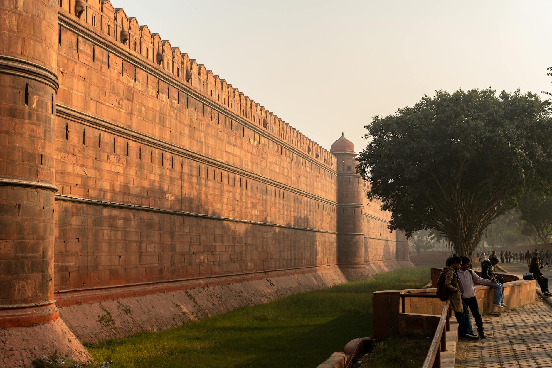 Red Fort in Delhi with visitors for family sightseeing planning.