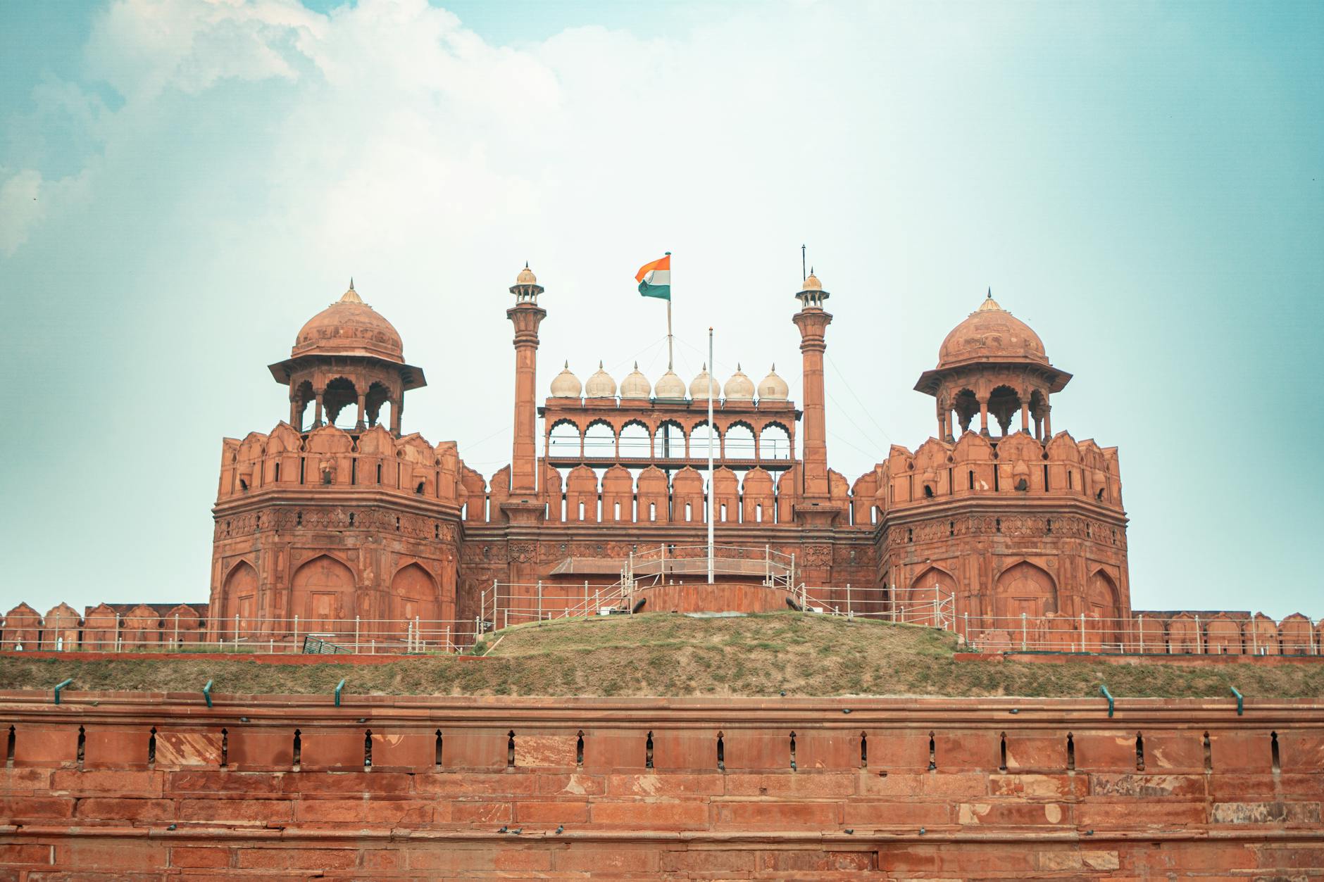 Lahori Gate at the Red Fort in Delhi for first-time sightseeing planning.