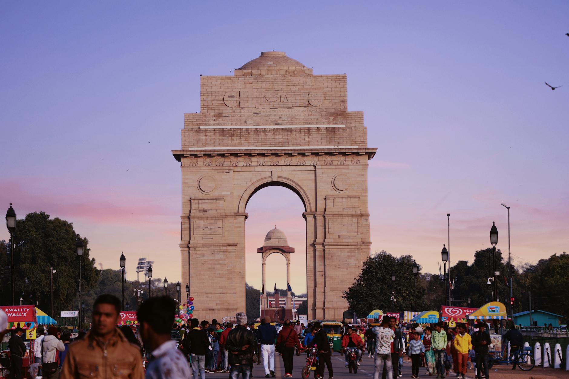 Crowd at India Gate at sunset for first-time Delhi visitor planning.
