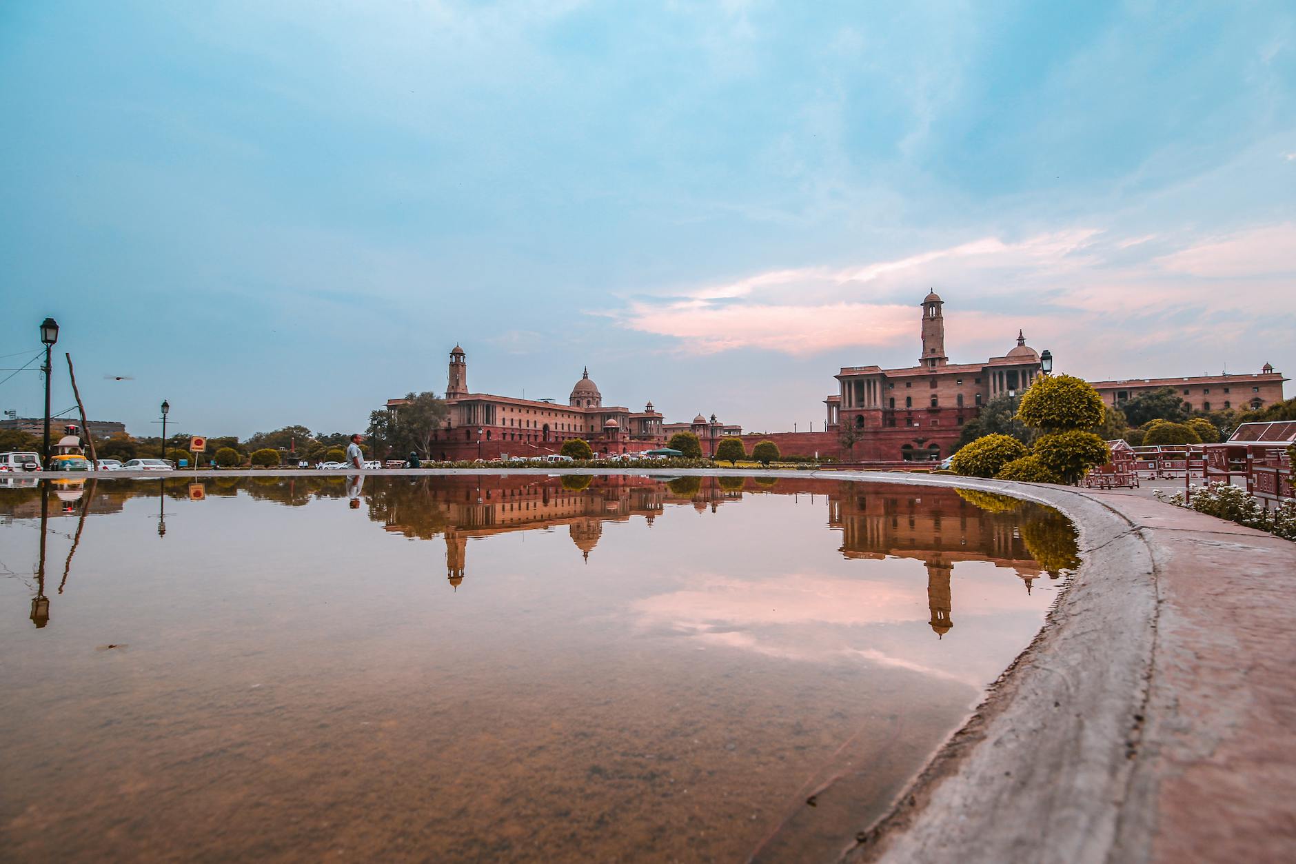 Rashtrapati Bhavan reflection in New Delhi for luxury driver route planning.