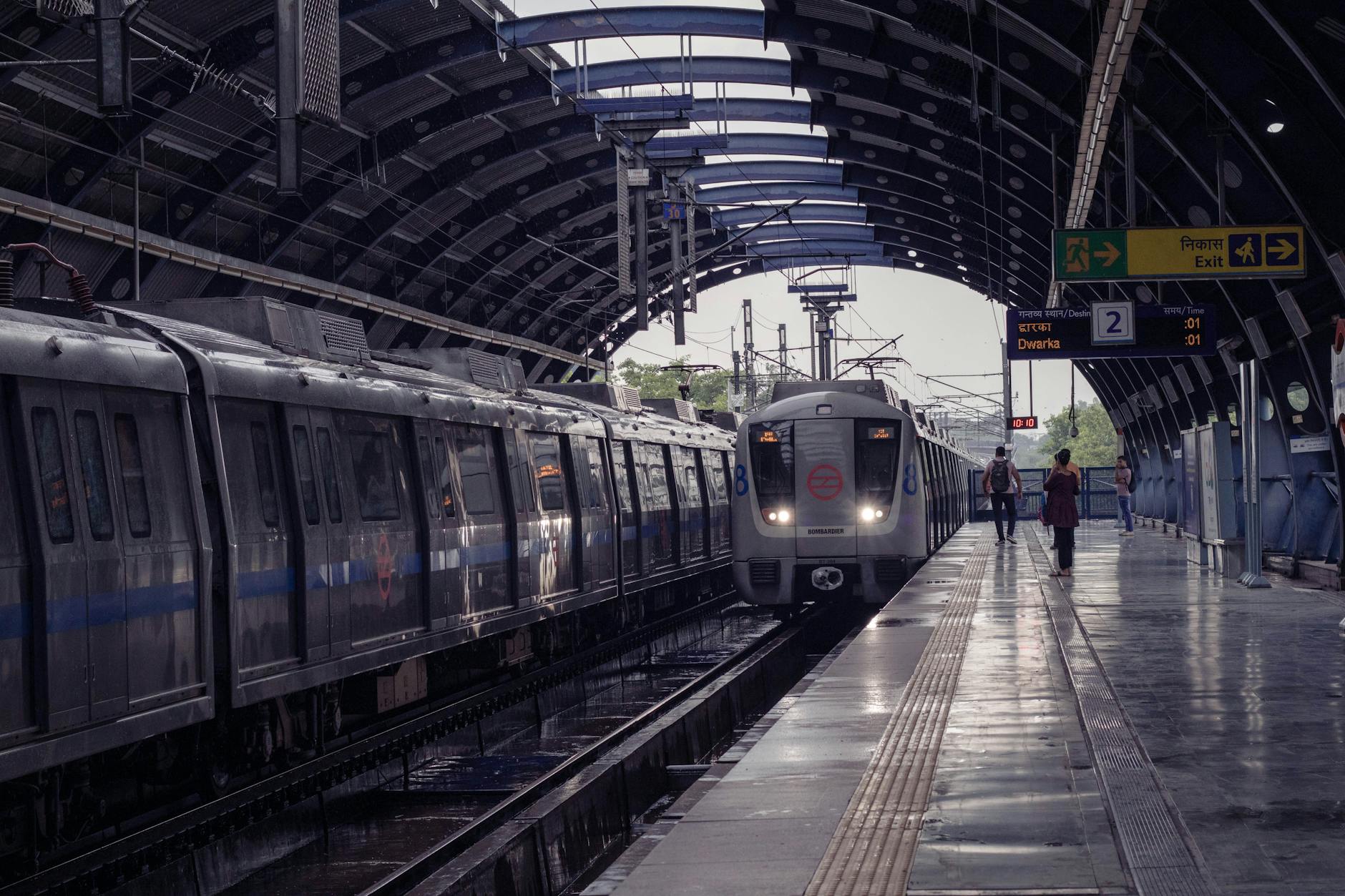 New Delhi metro train arriving at a station for medical-constraints transport planning.