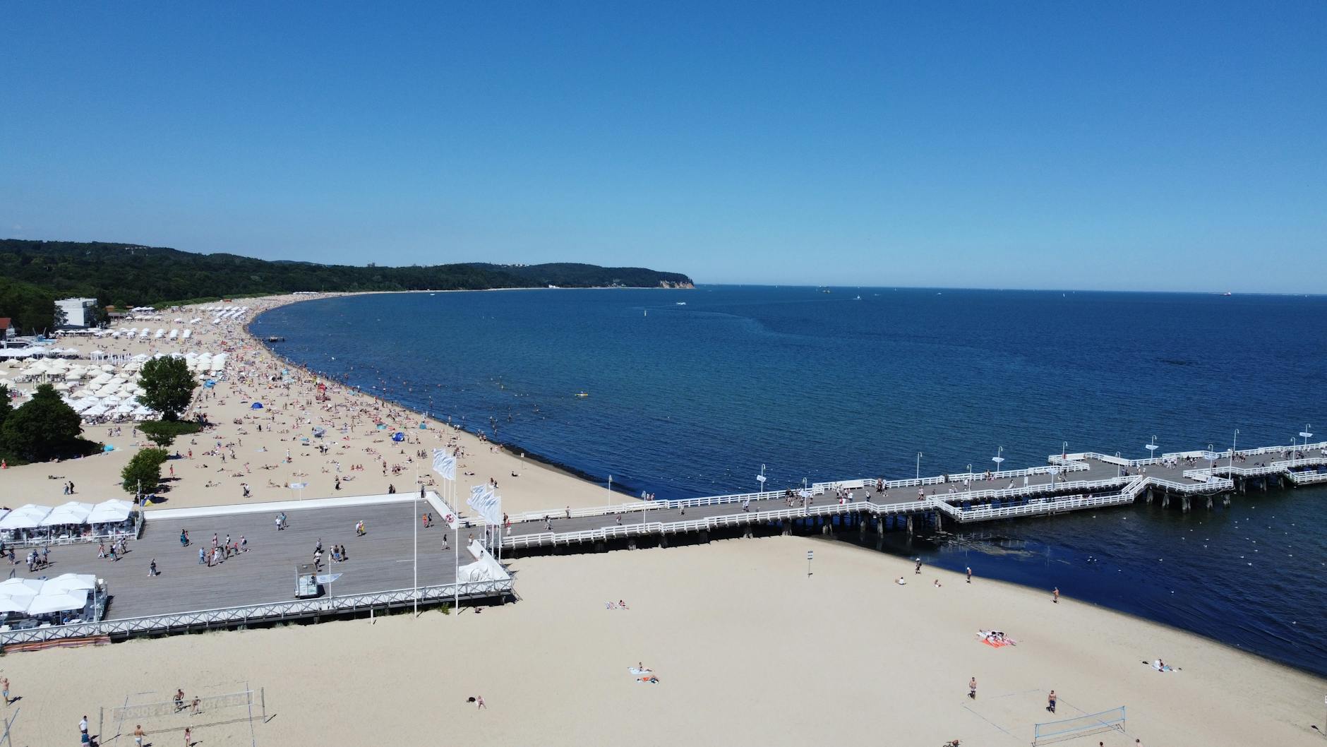 Gdansk and Sopot beach setting for budget traveler excursion planning.