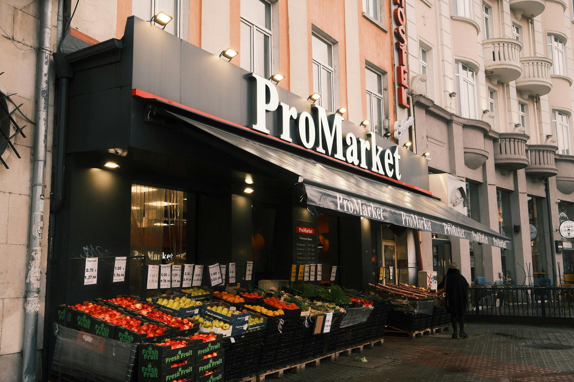 Gdansk market and cafe setting for budget traveler food planning.