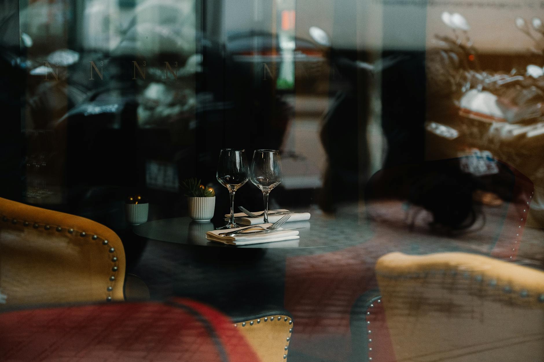 Gdansk private dining setting for investor and deal team planning.