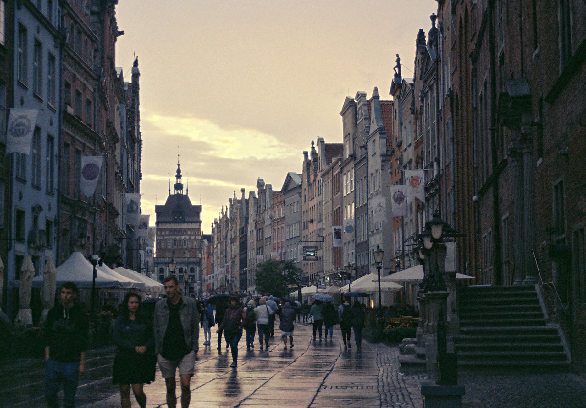 Gdansk cafe setting for student study and recovery planning.