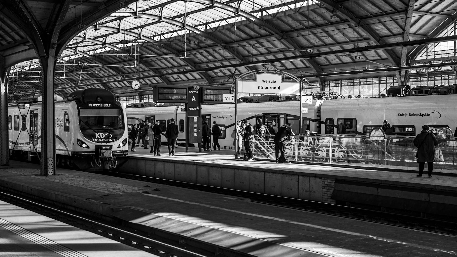 Gdansk station setting for trade-show transport planning.