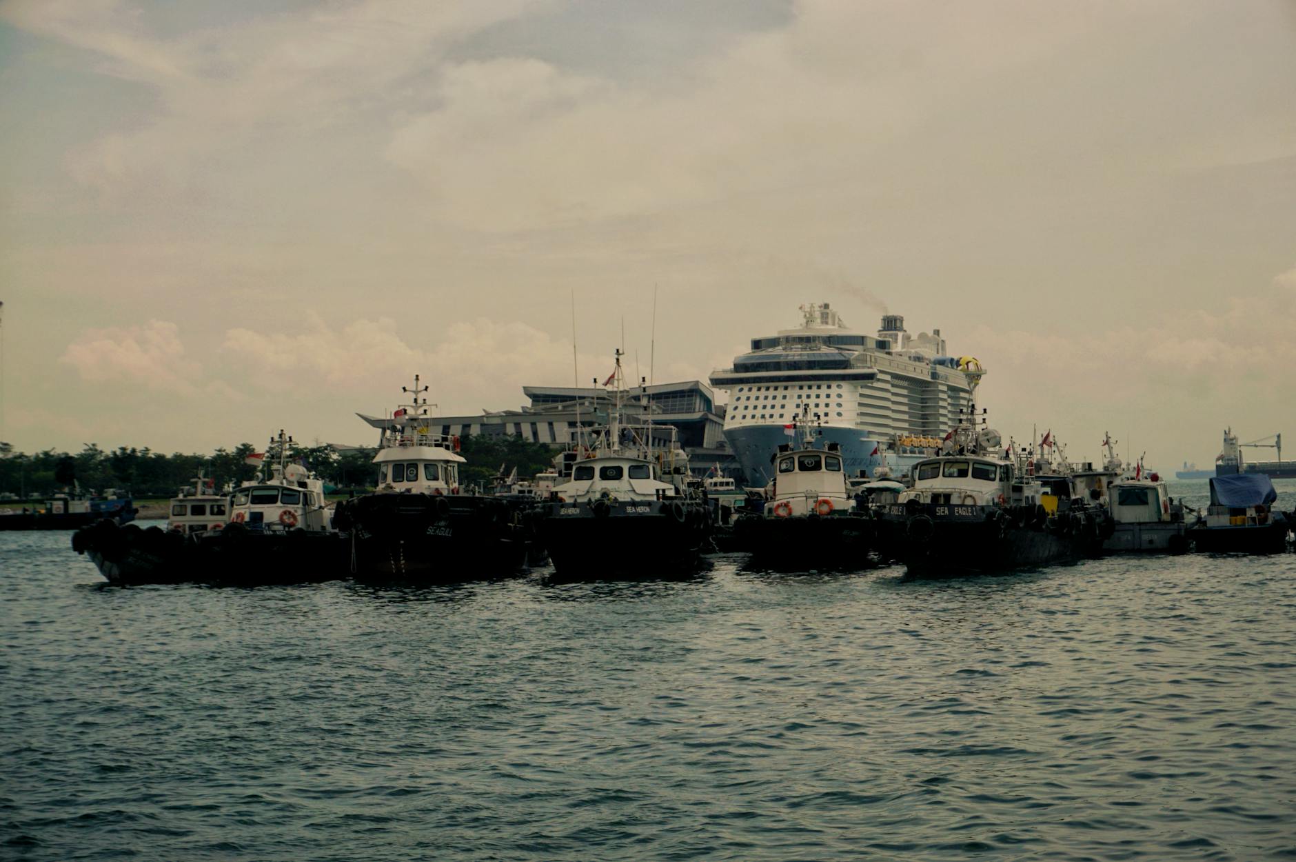 George Town cruise or port-call traveler image for short-term planning.