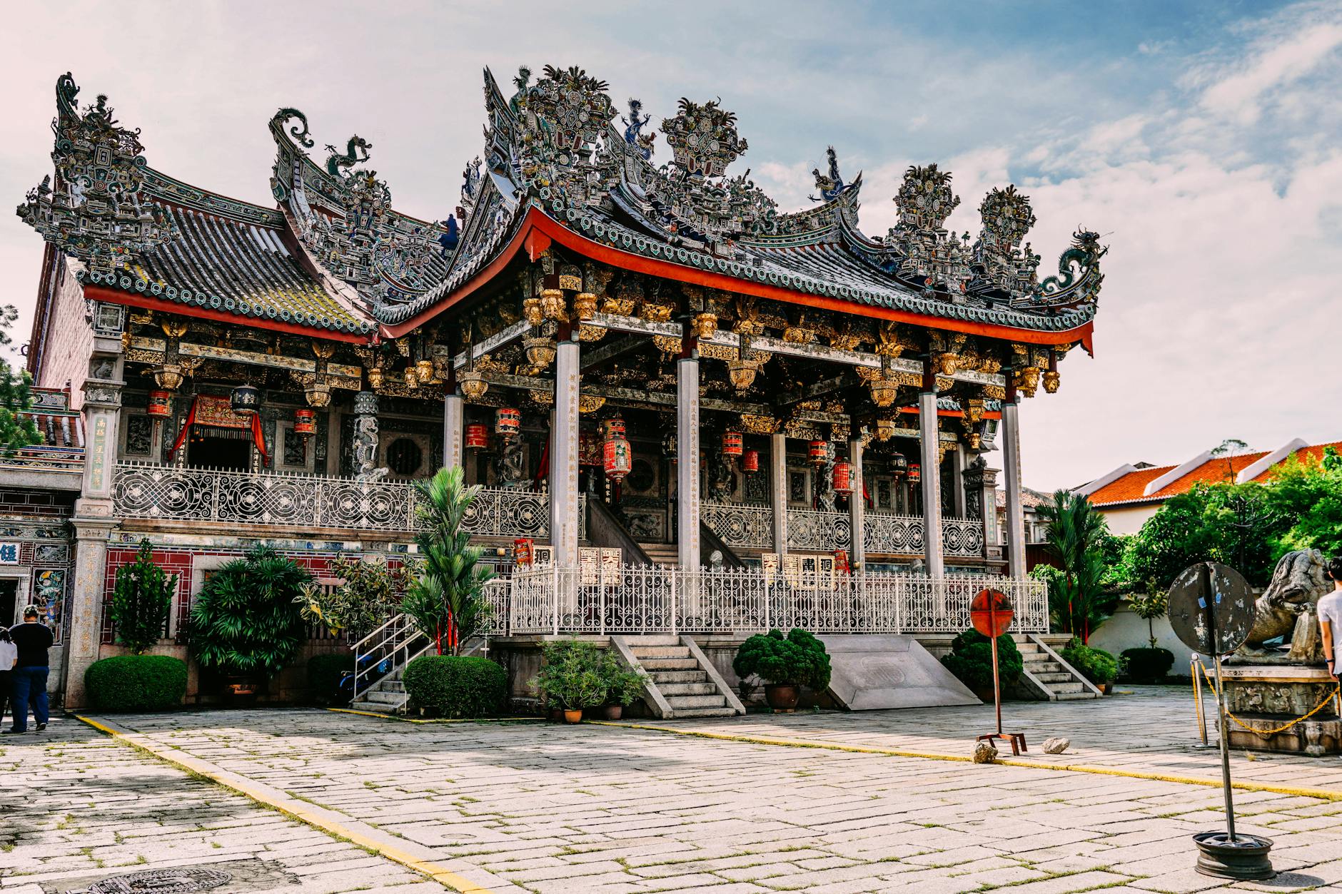 George Town family travel and heritage street context.
