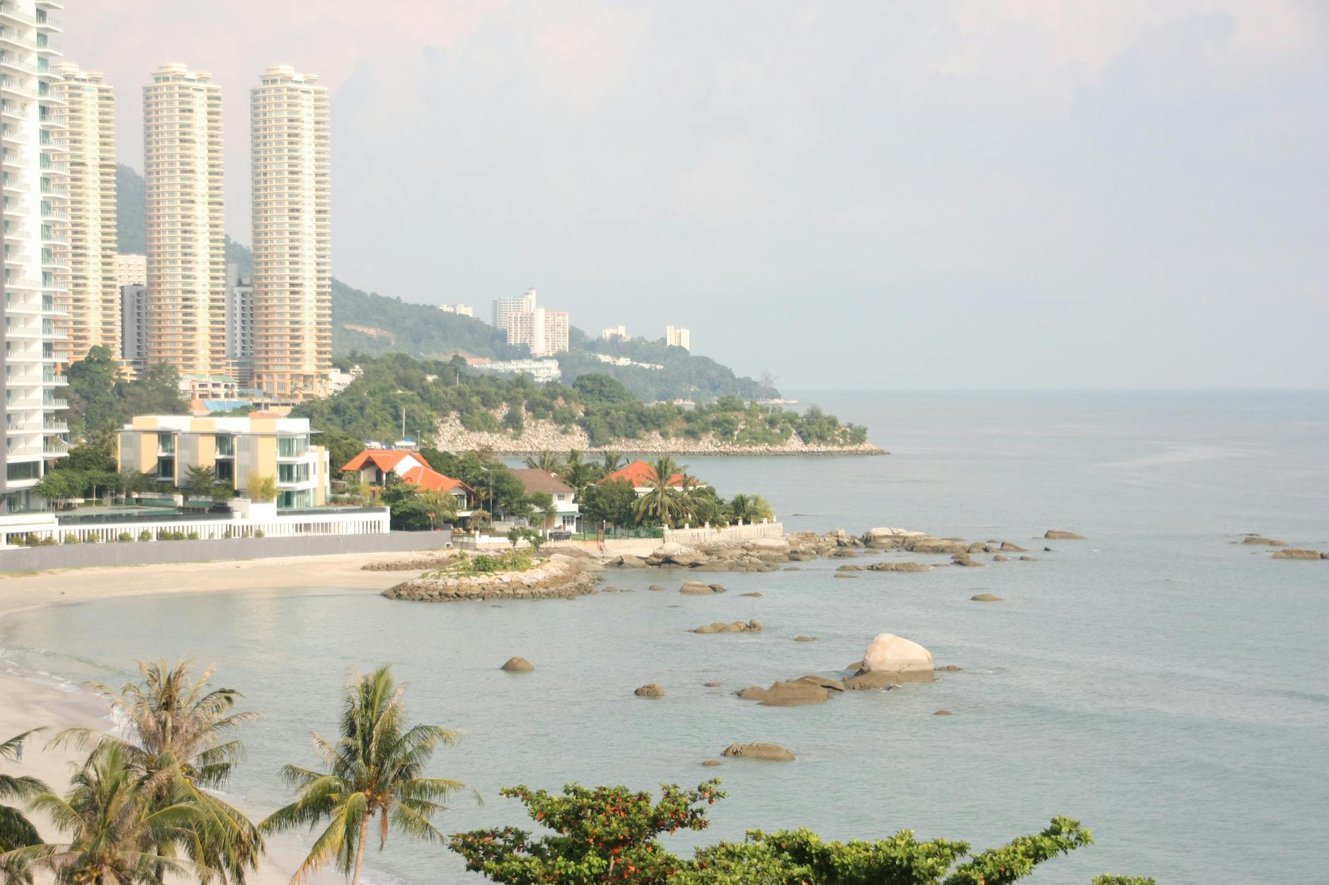 George Town luxury lodging and heritage context.