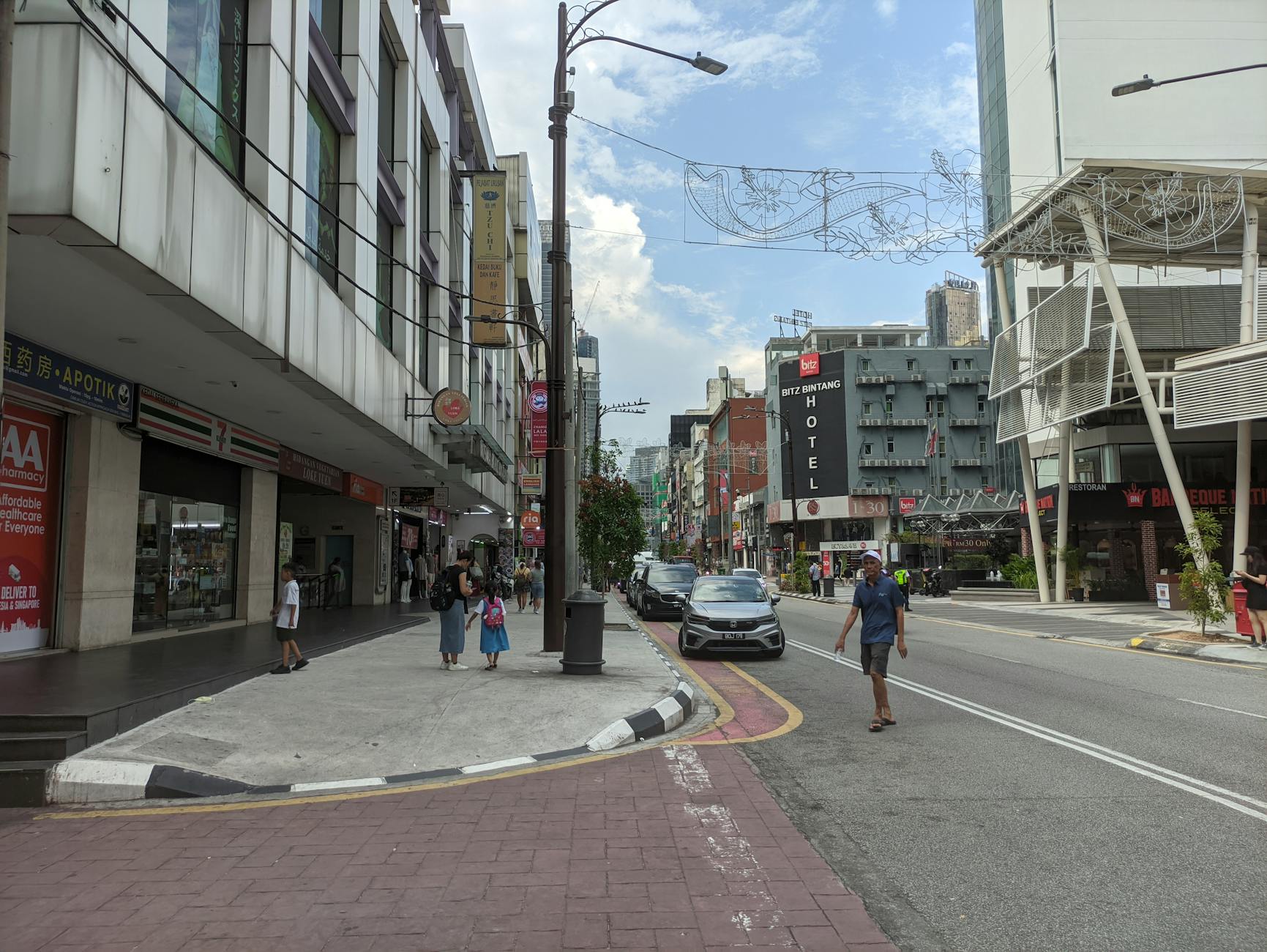 George Town street context for mobility-limited travelers.